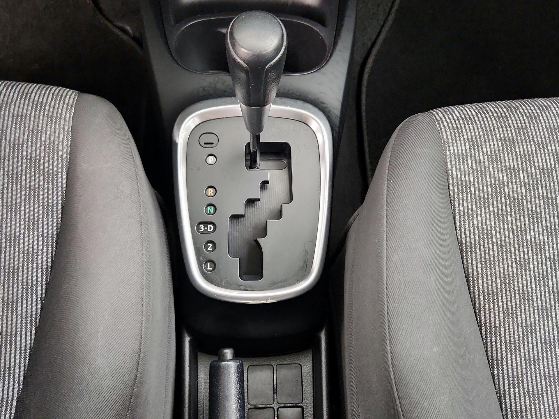 Thumbnail: 2015 Toyota Yaris - 16