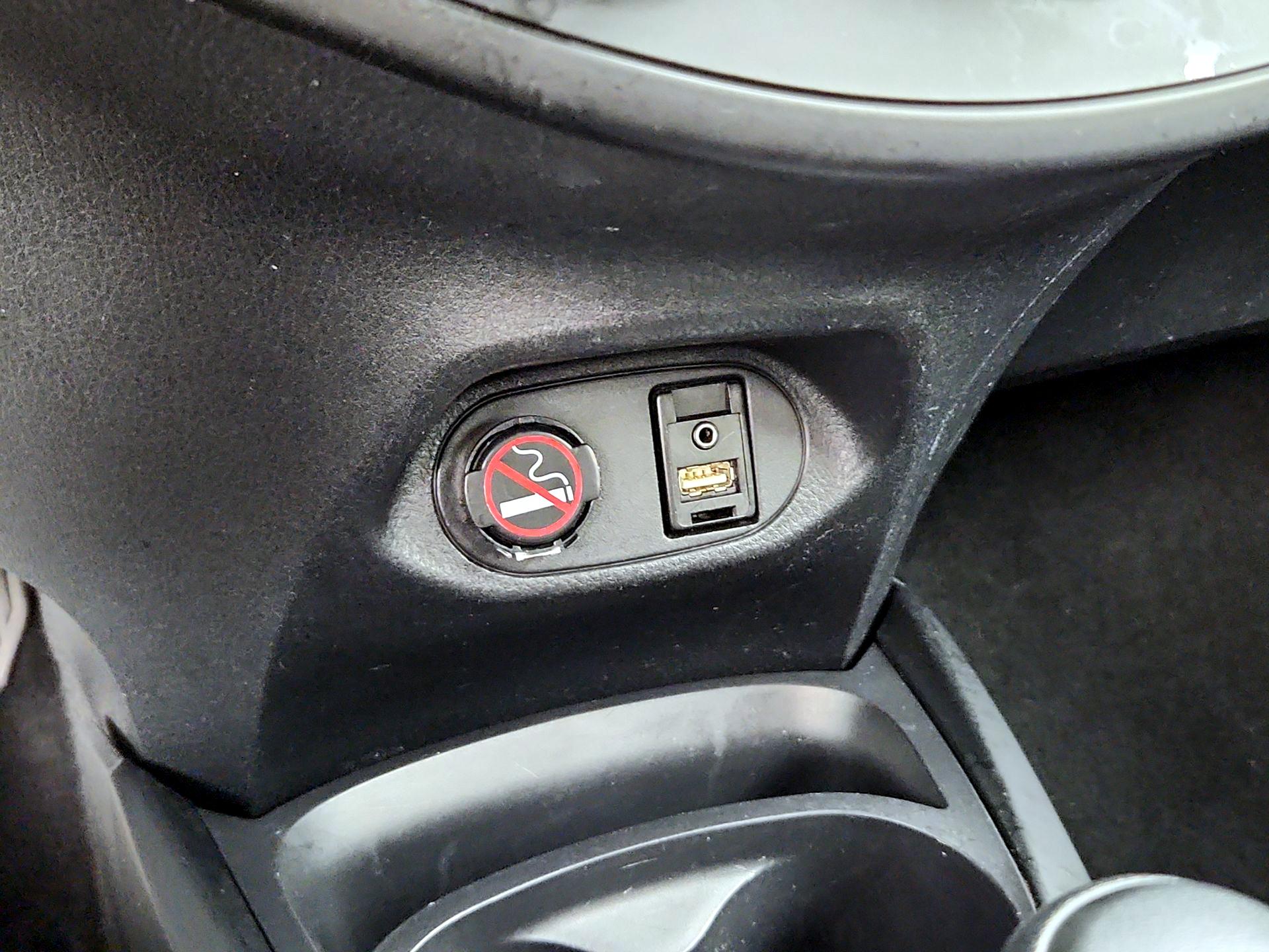 Thumbnail: 2015 Toyota Yaris - 17