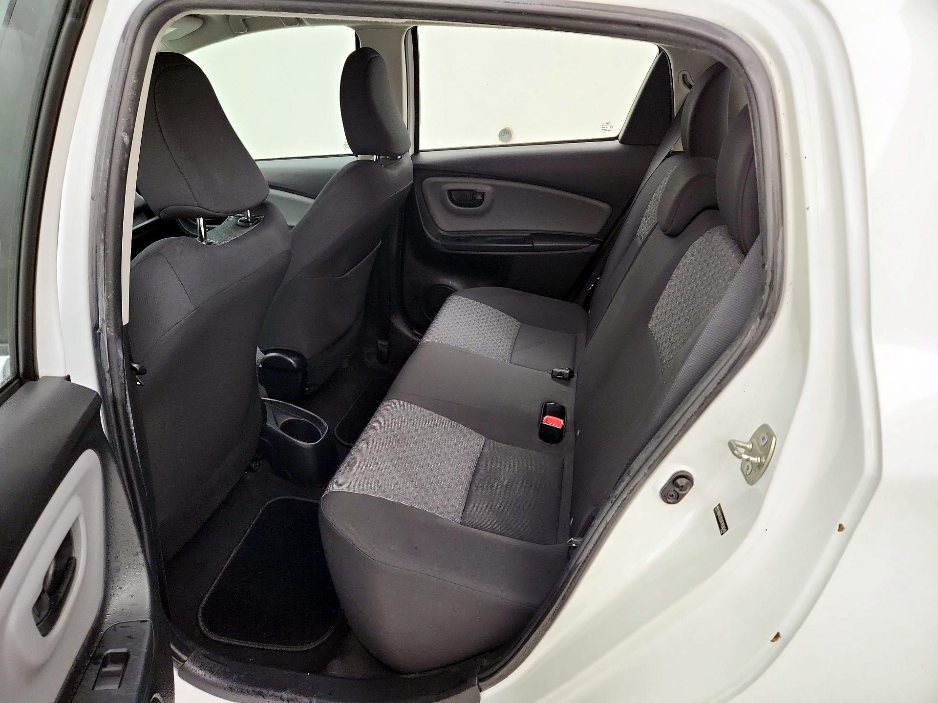 Thumbnail: 2015 Toyota Yaris - 18