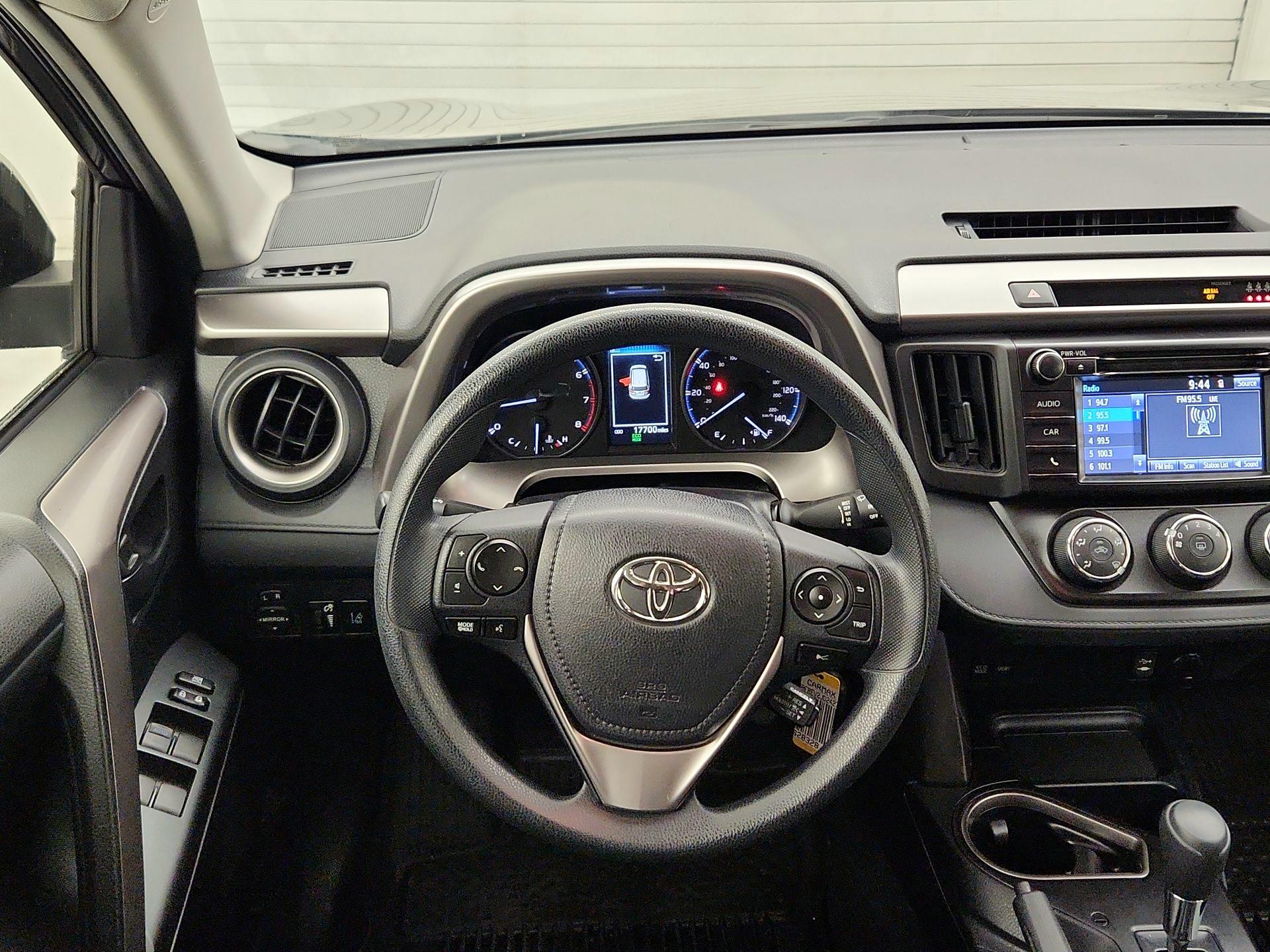 Thumbnail: 2018 Toyota RAV4 - 10