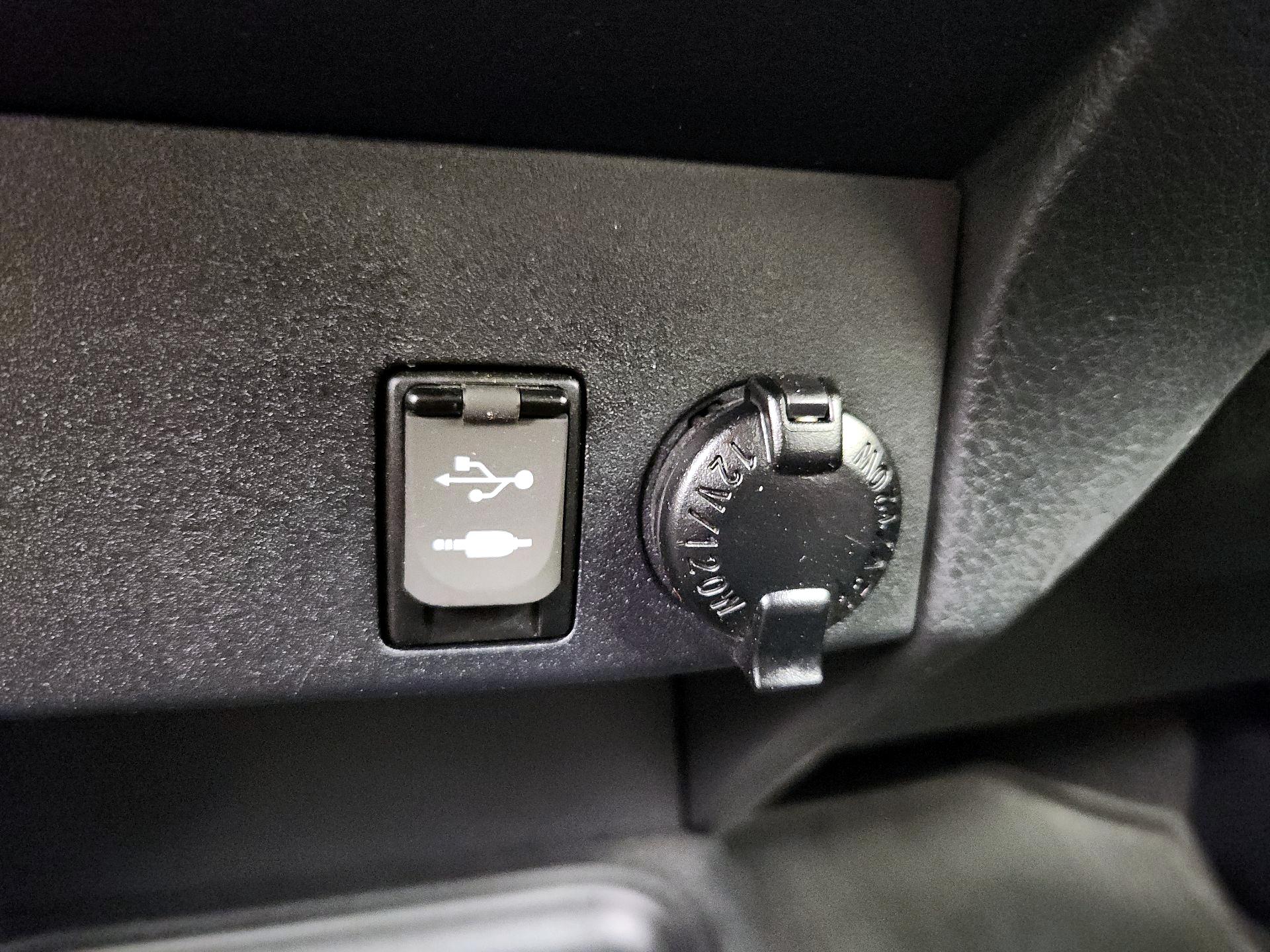 Thumbnail: 2018 Toyota RAV4 - 18