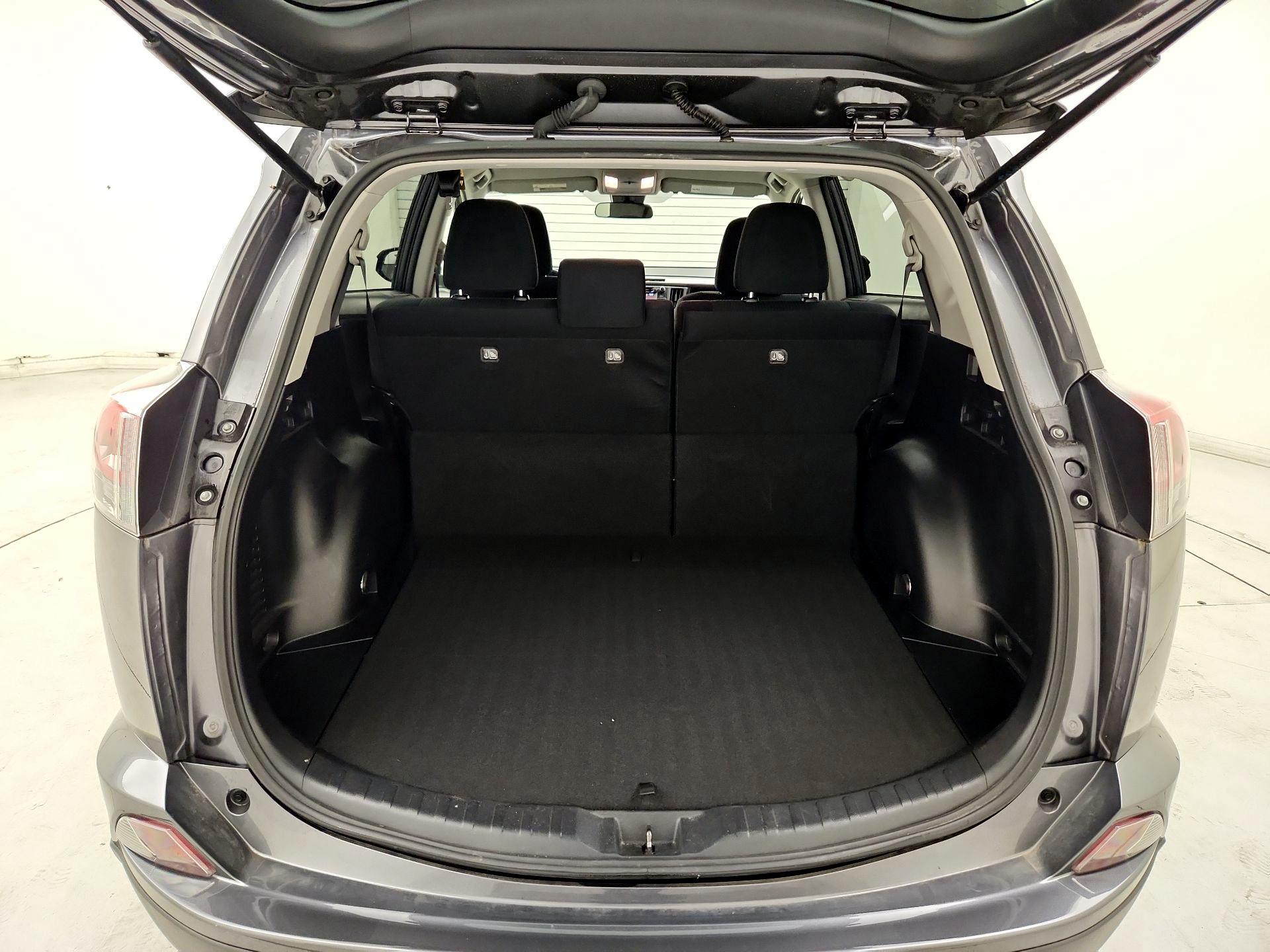 Thumbnail: 2018 Toyota RAV4 - 20