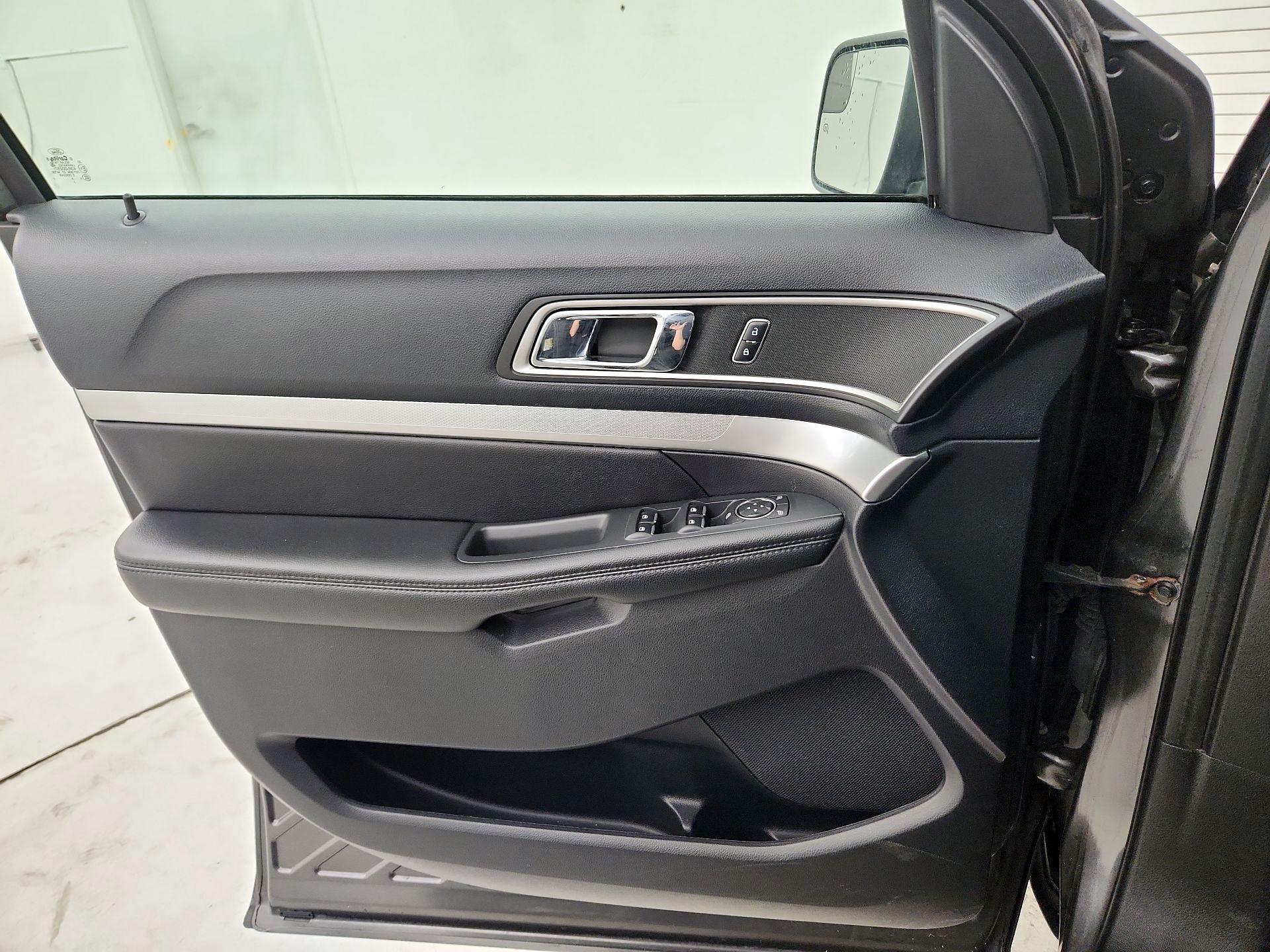 Thumbnail: 2016 Ford Explorer - 12