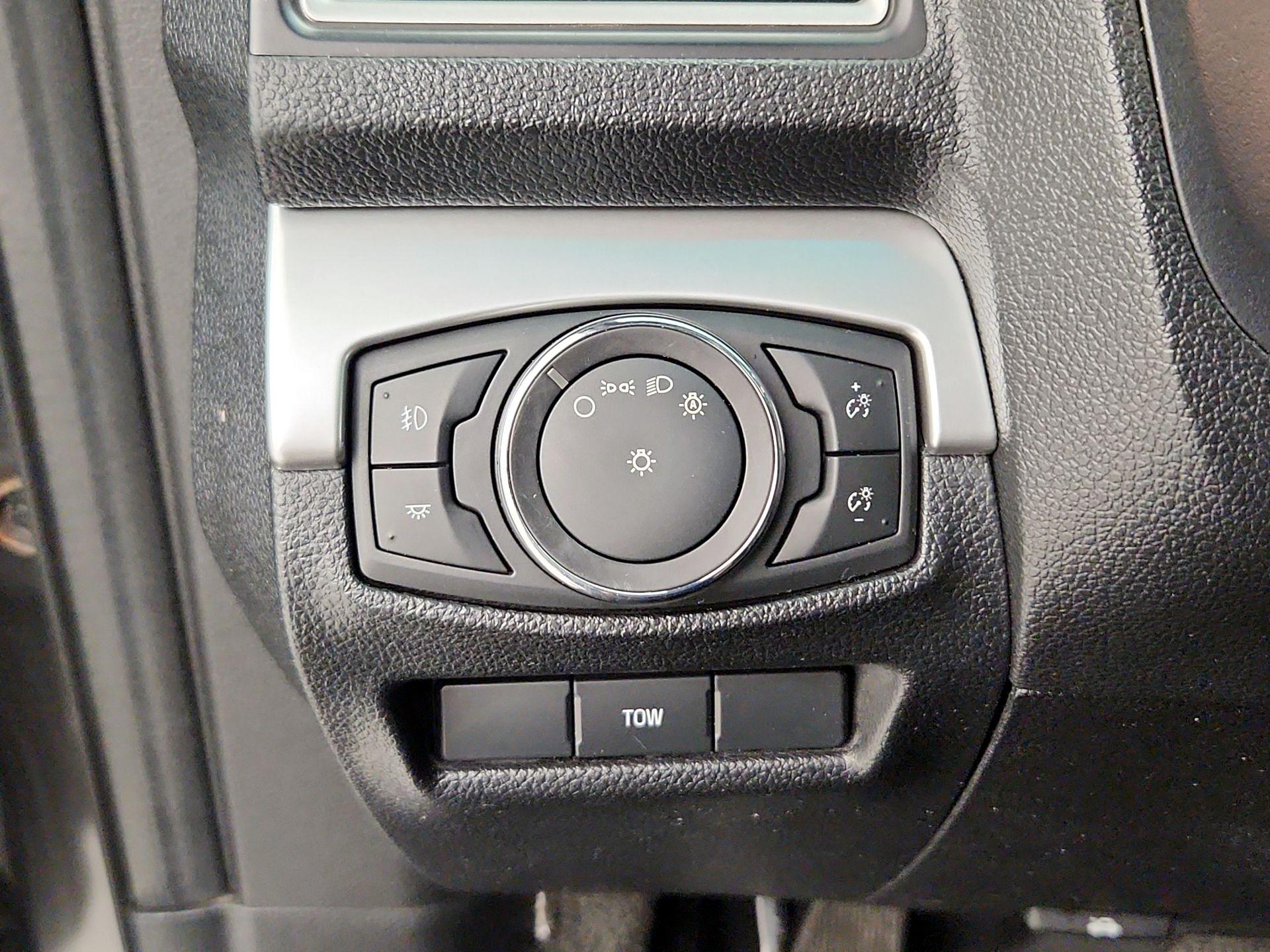 Thumbnail: 2016 Ford Explorer - 13