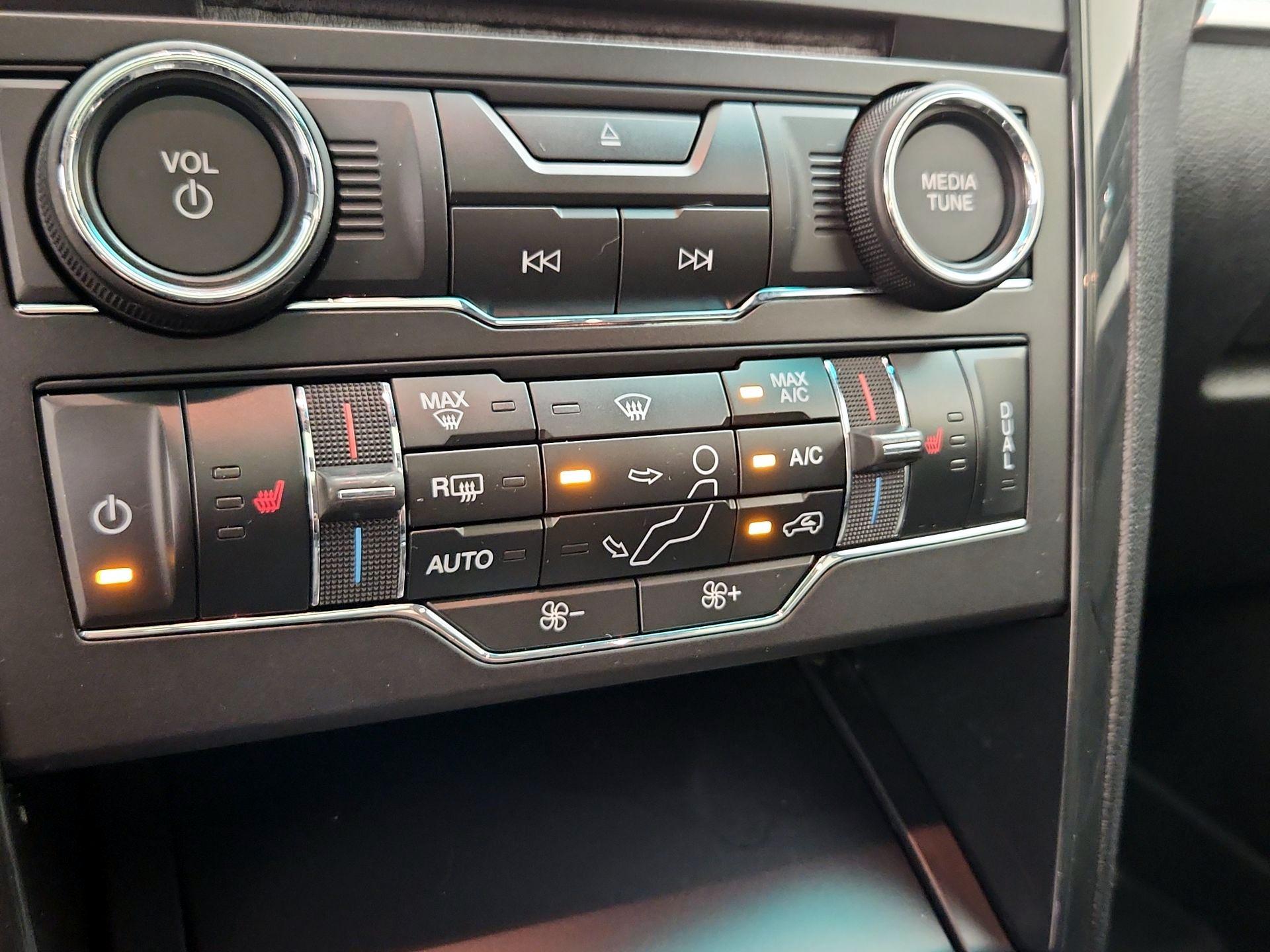 Thumbnail: 2016 Ford Explorer - 16