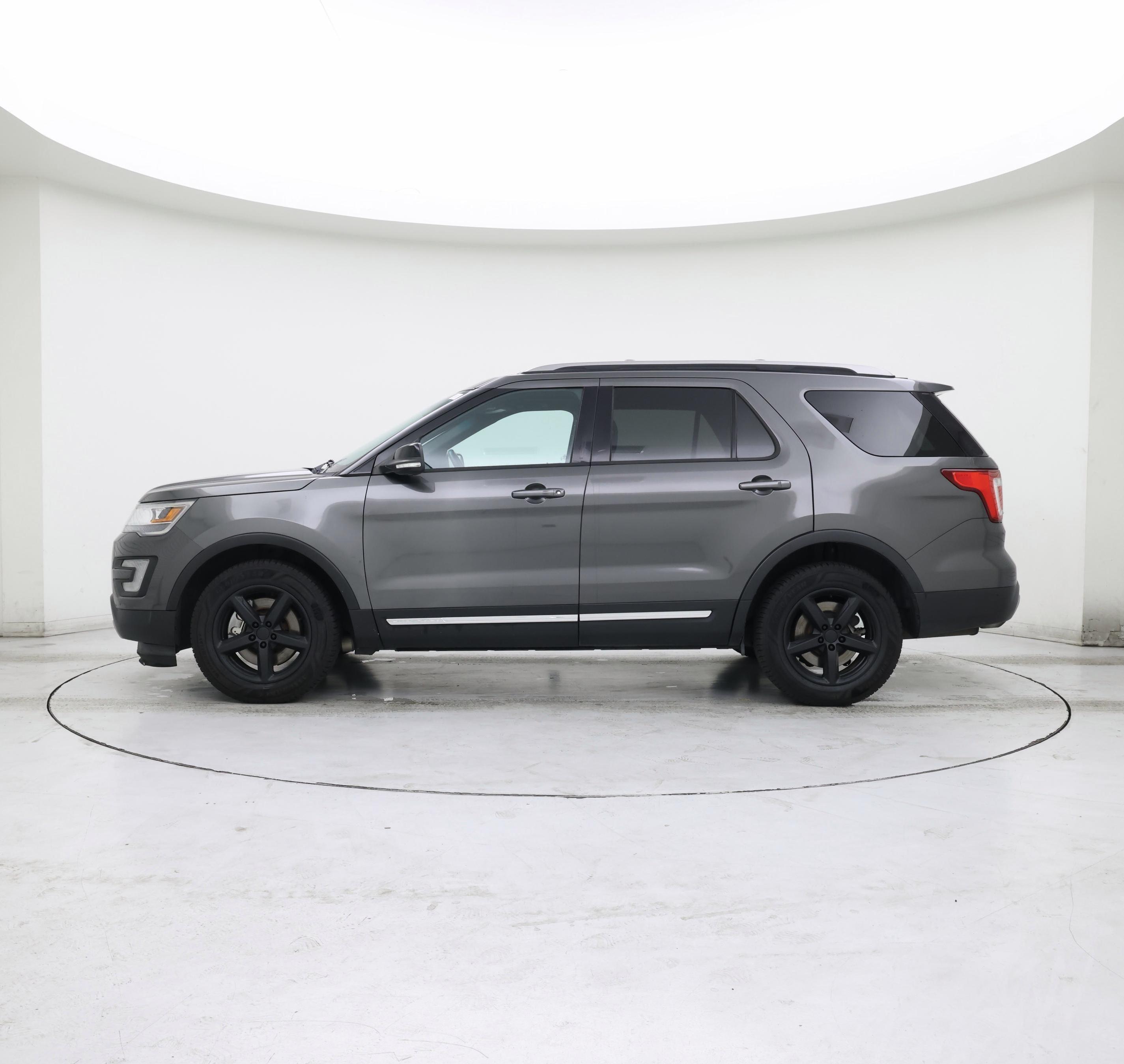 Thumbnail: 2016 Ford Explorer - 3