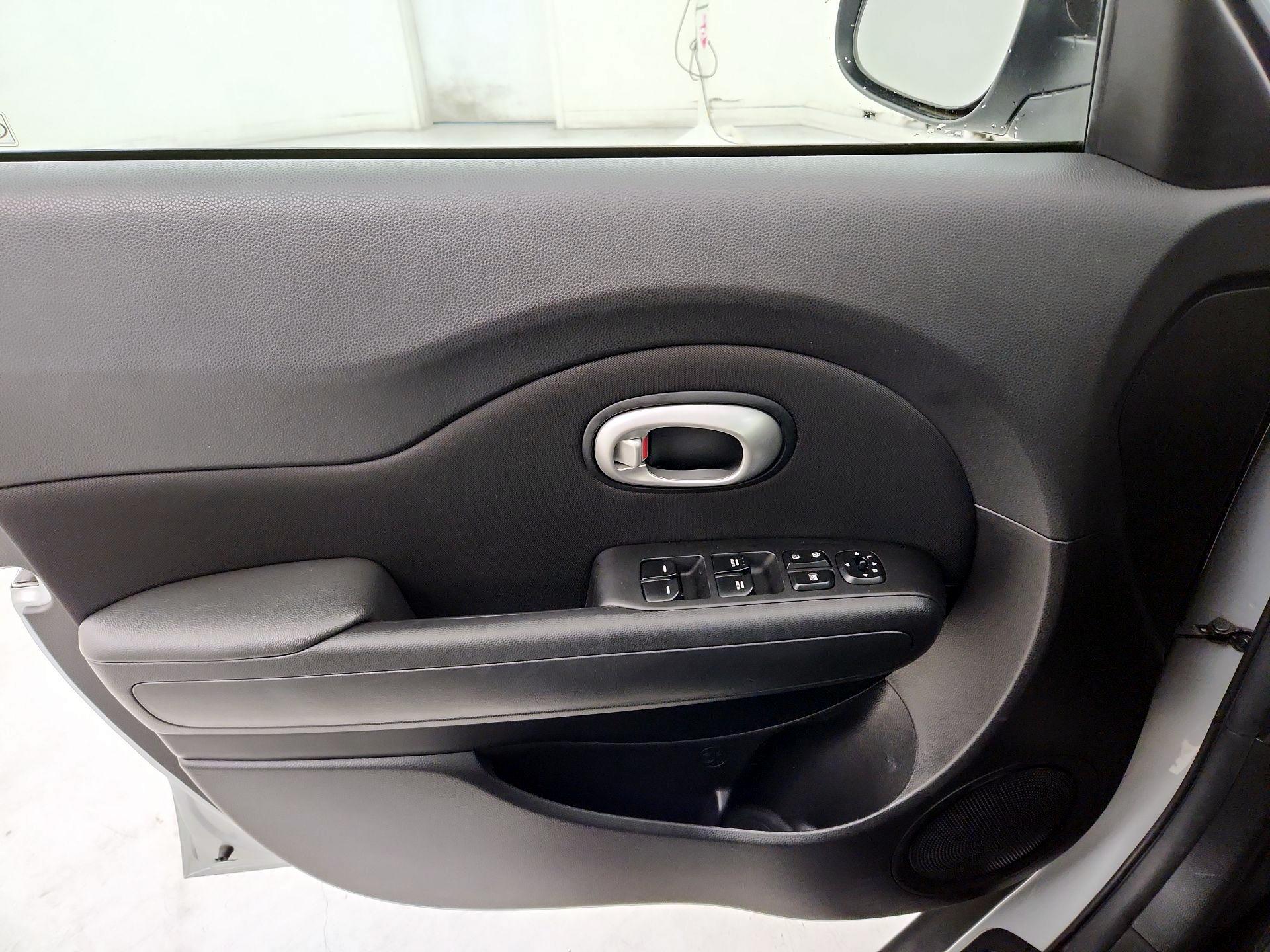 Thumbnail: 2015 Kia Soul - 12
