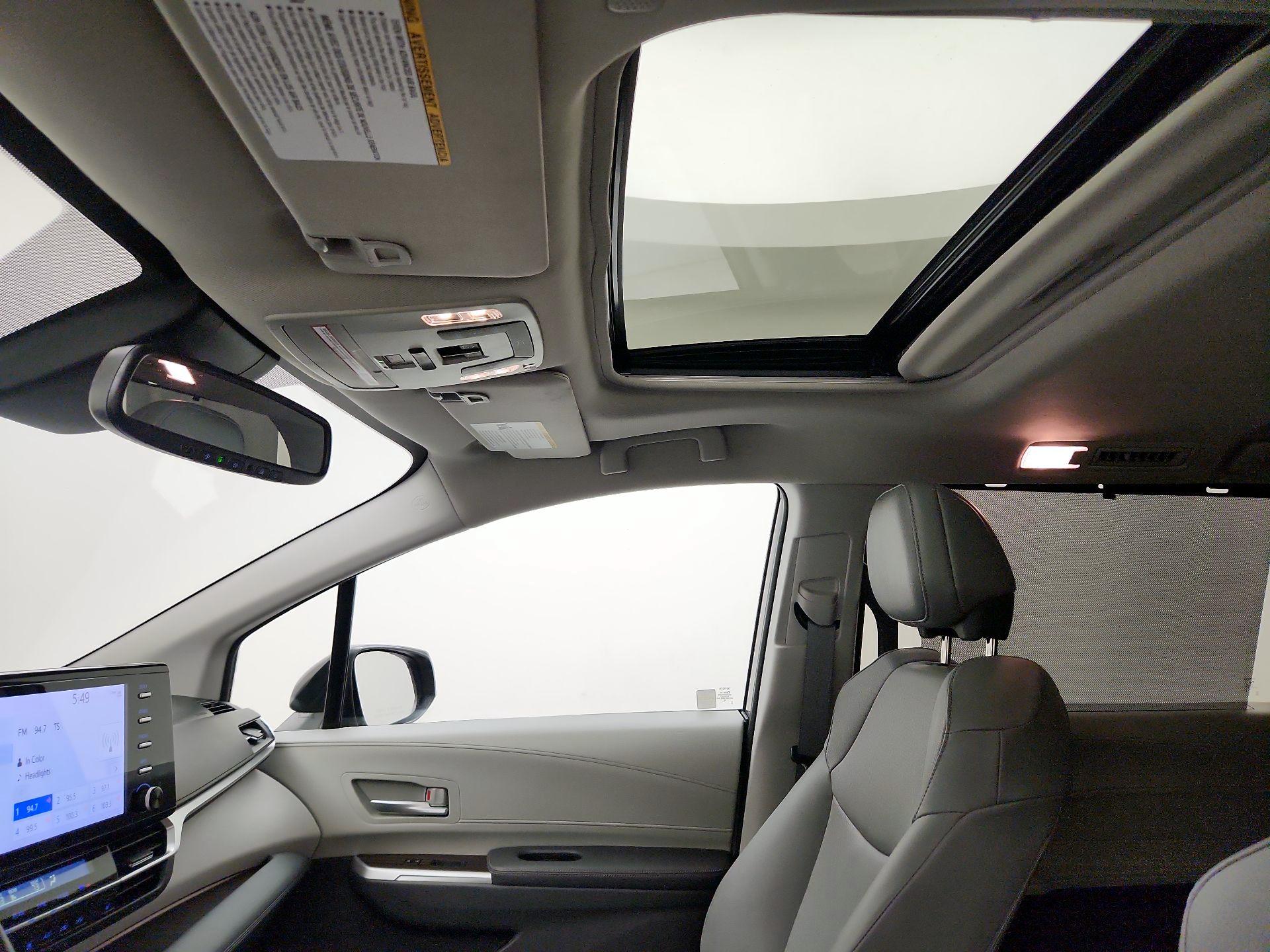 Thumbnail: 2021 Toyota Sienna - 19
