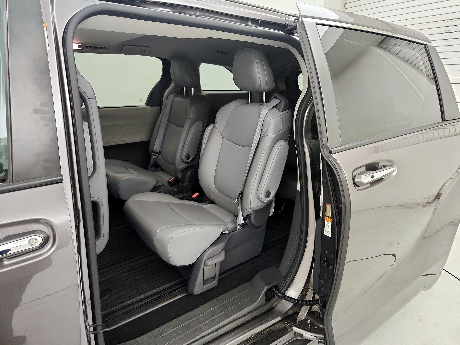 Thumbnail: 2021 Toyota Sienna - 20