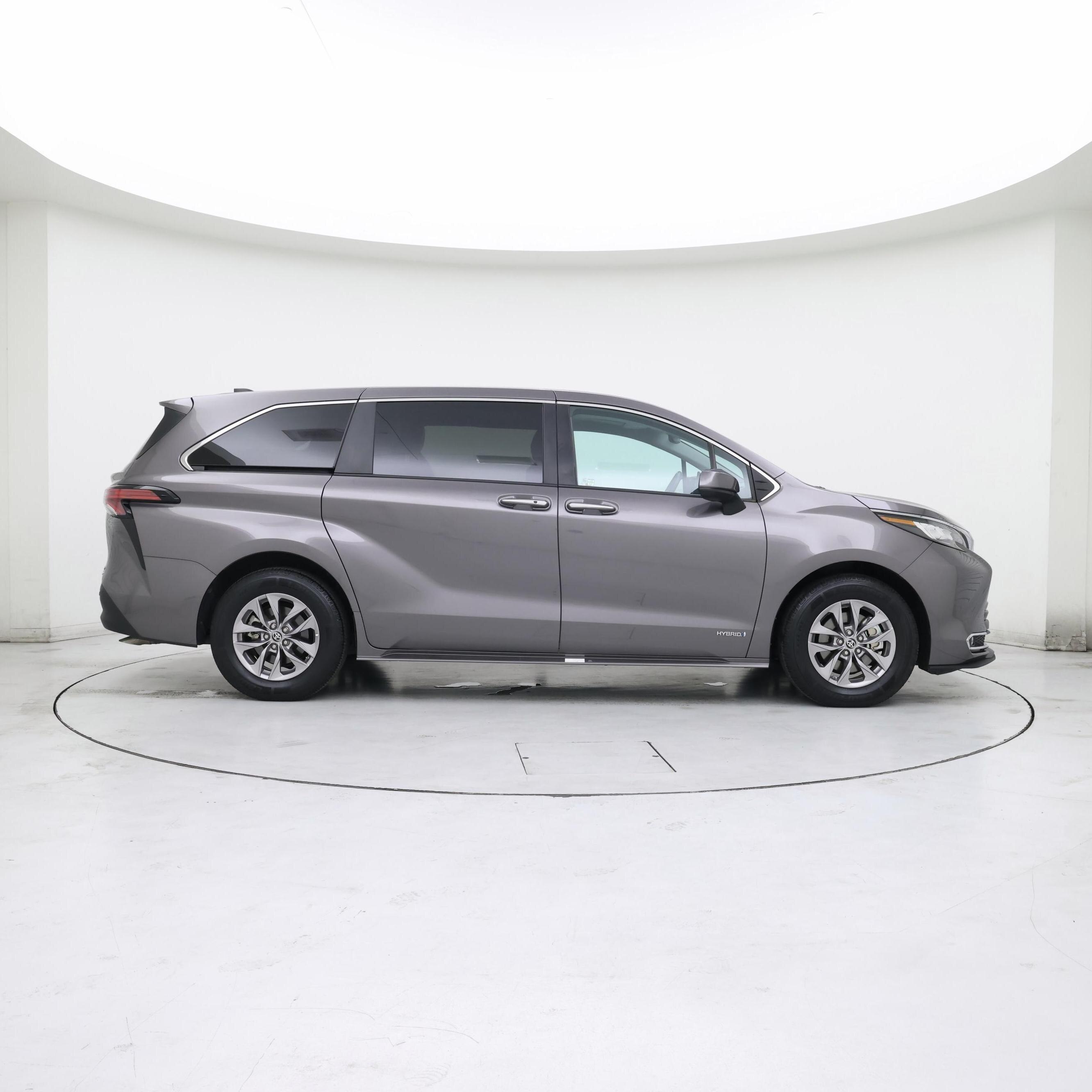 Thumbnail: 2021 Toyota Sienna - 7