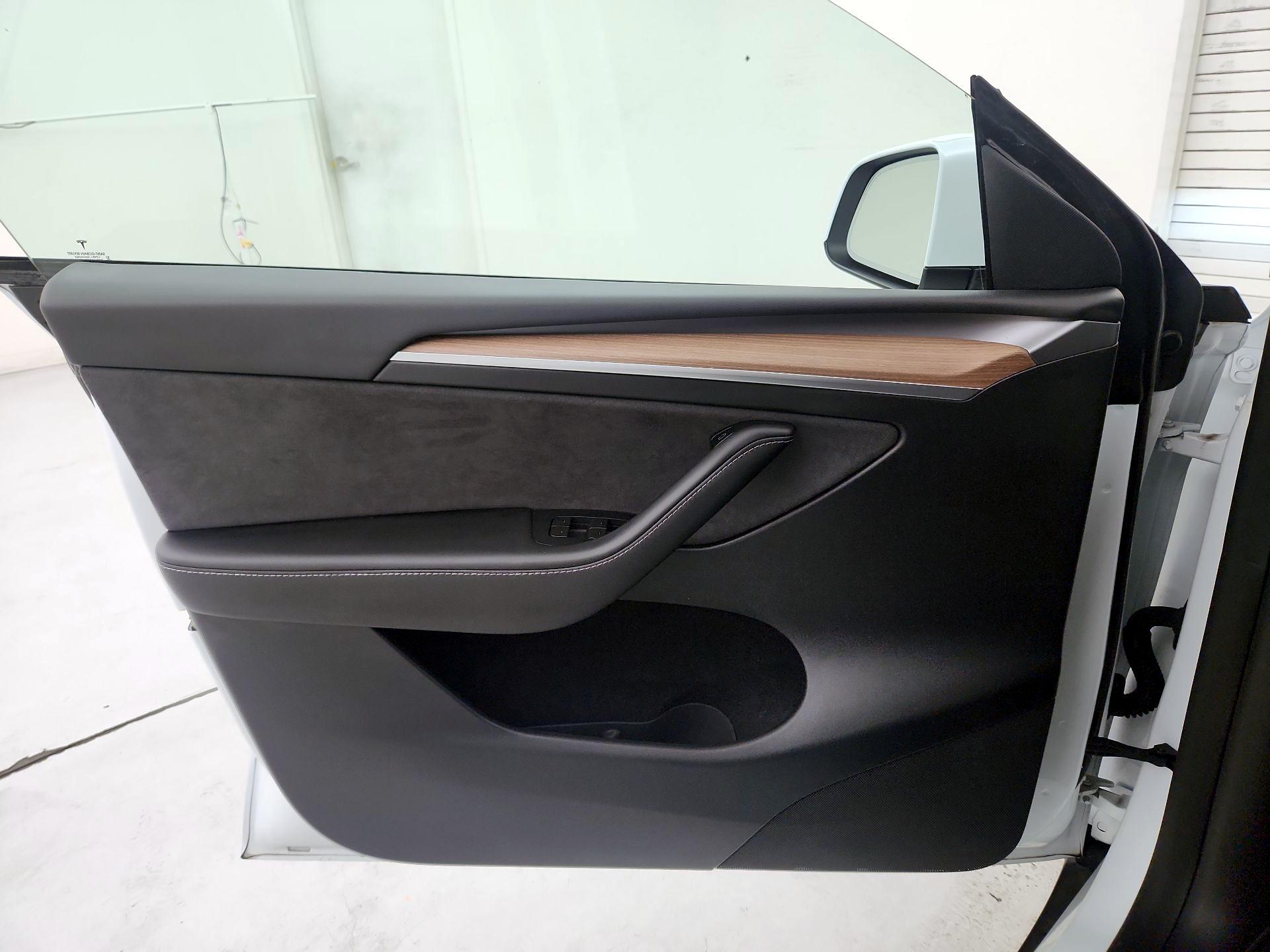 Thumbnail: 2023 Tesla Model Y - 12