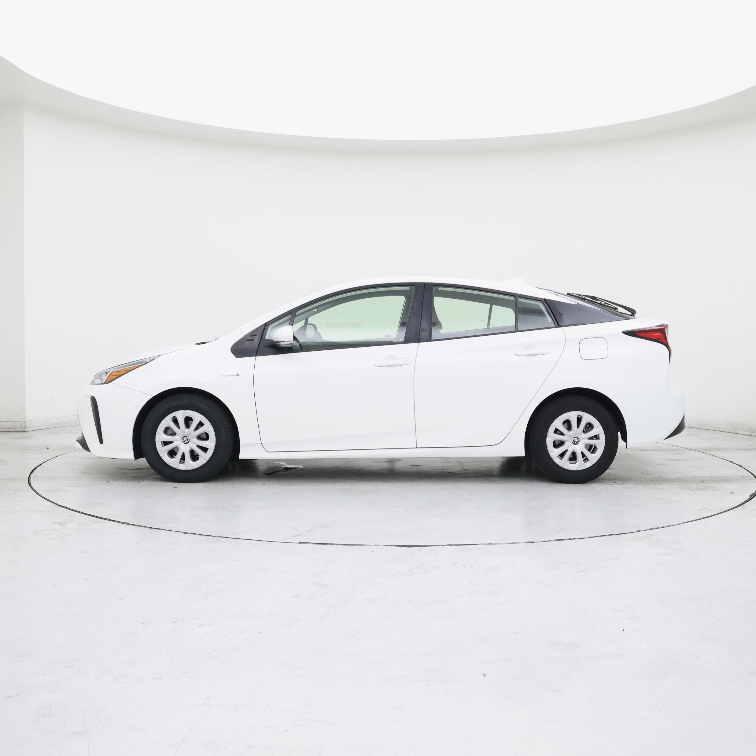 Thumbnail: 2021 Toyota Prius - 3