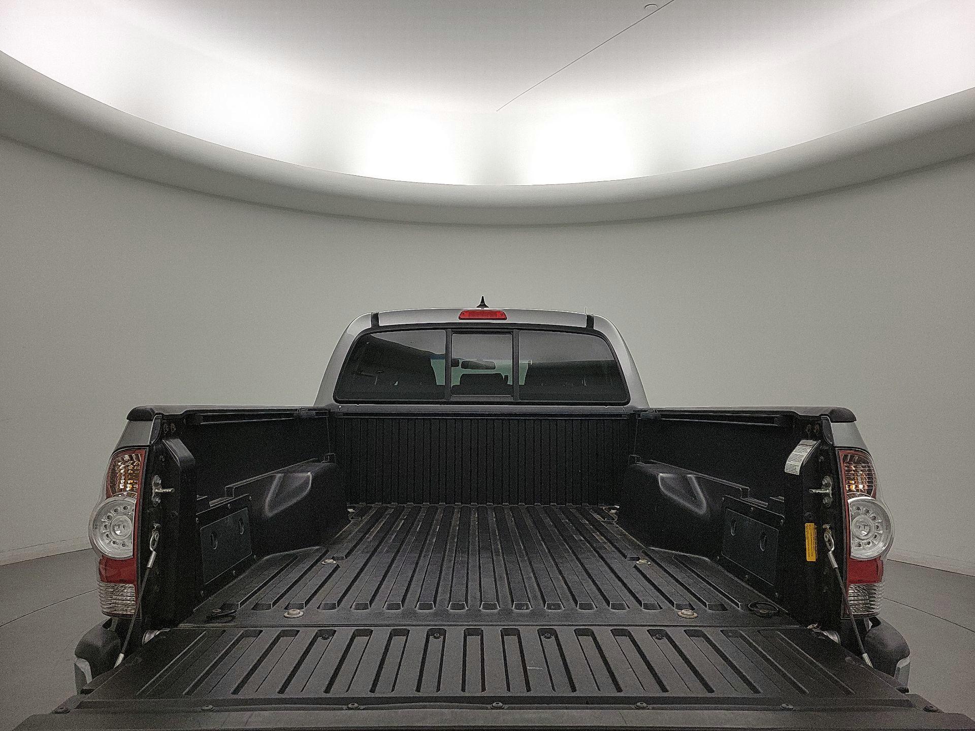 Thumbnail: 2015 Toyota Tacoma - 20