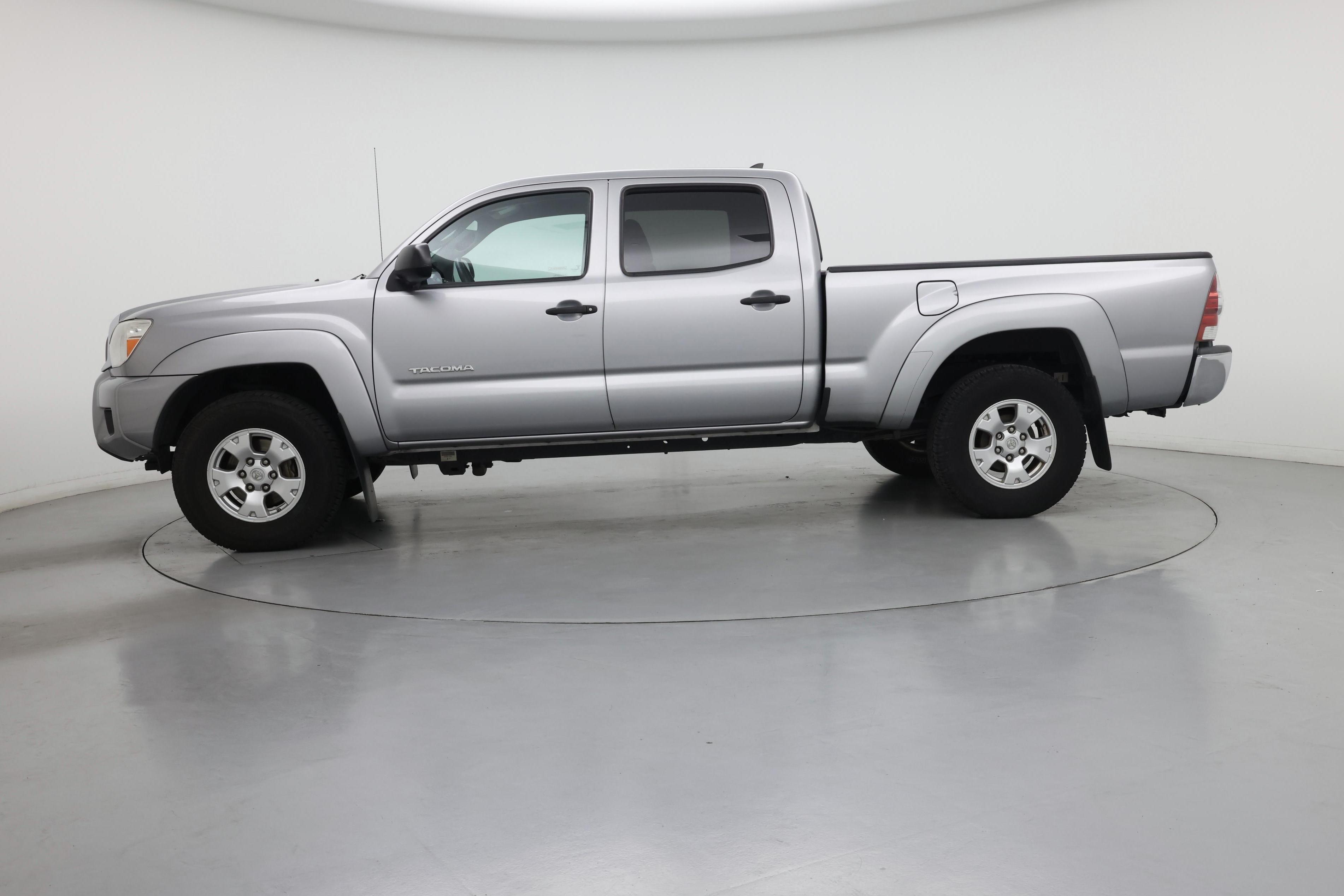 Thumbnail: 2015 Toyota Tacoma - 3