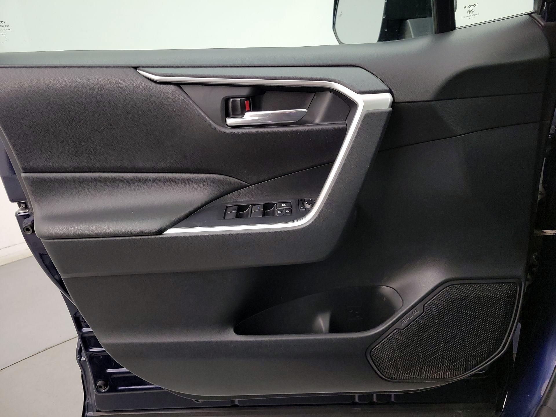 Thumbnail: 2020 Toyota RAV4 - 12