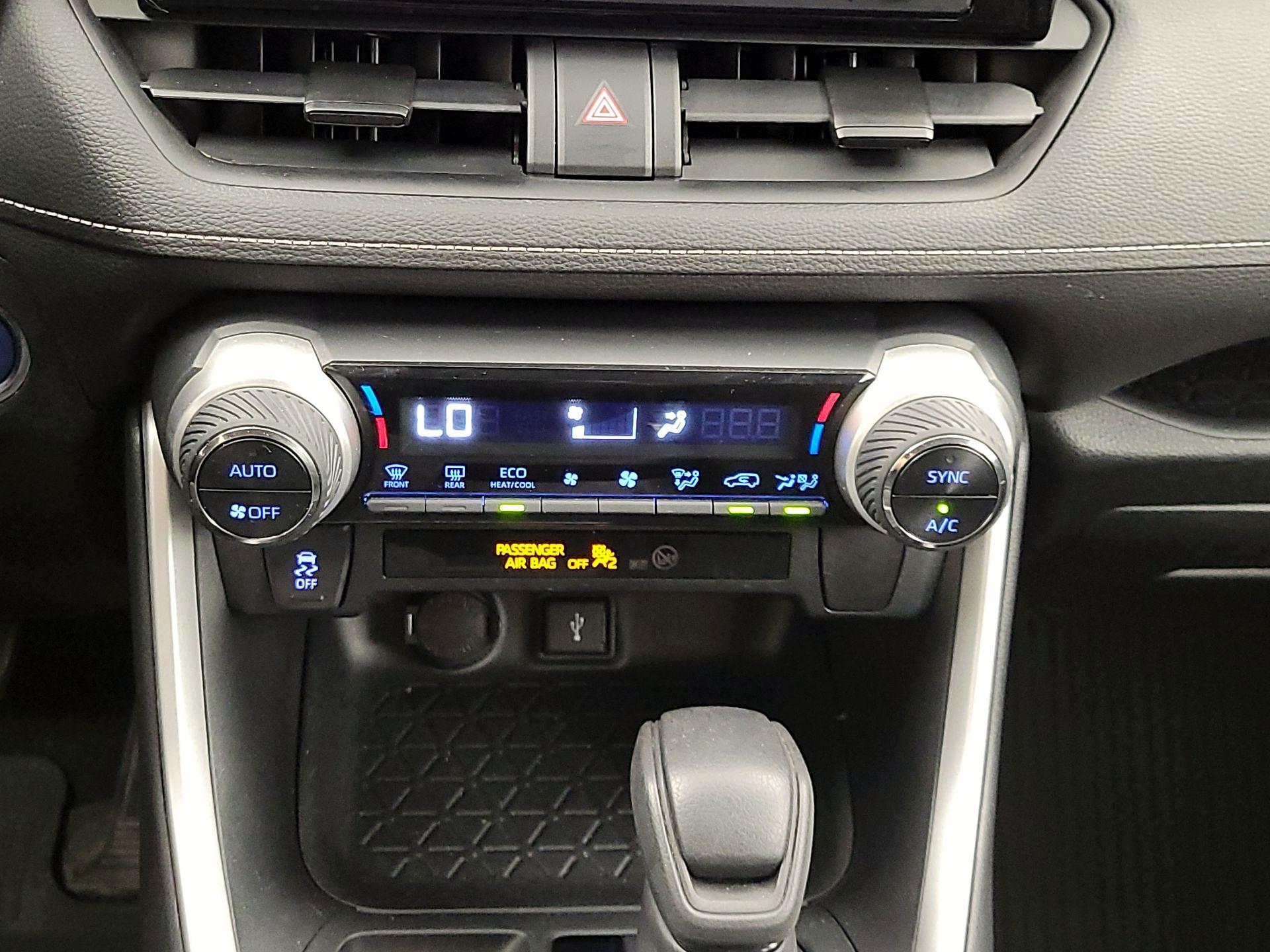 Thumbnail: 2020 Toyota RAV4 - 17