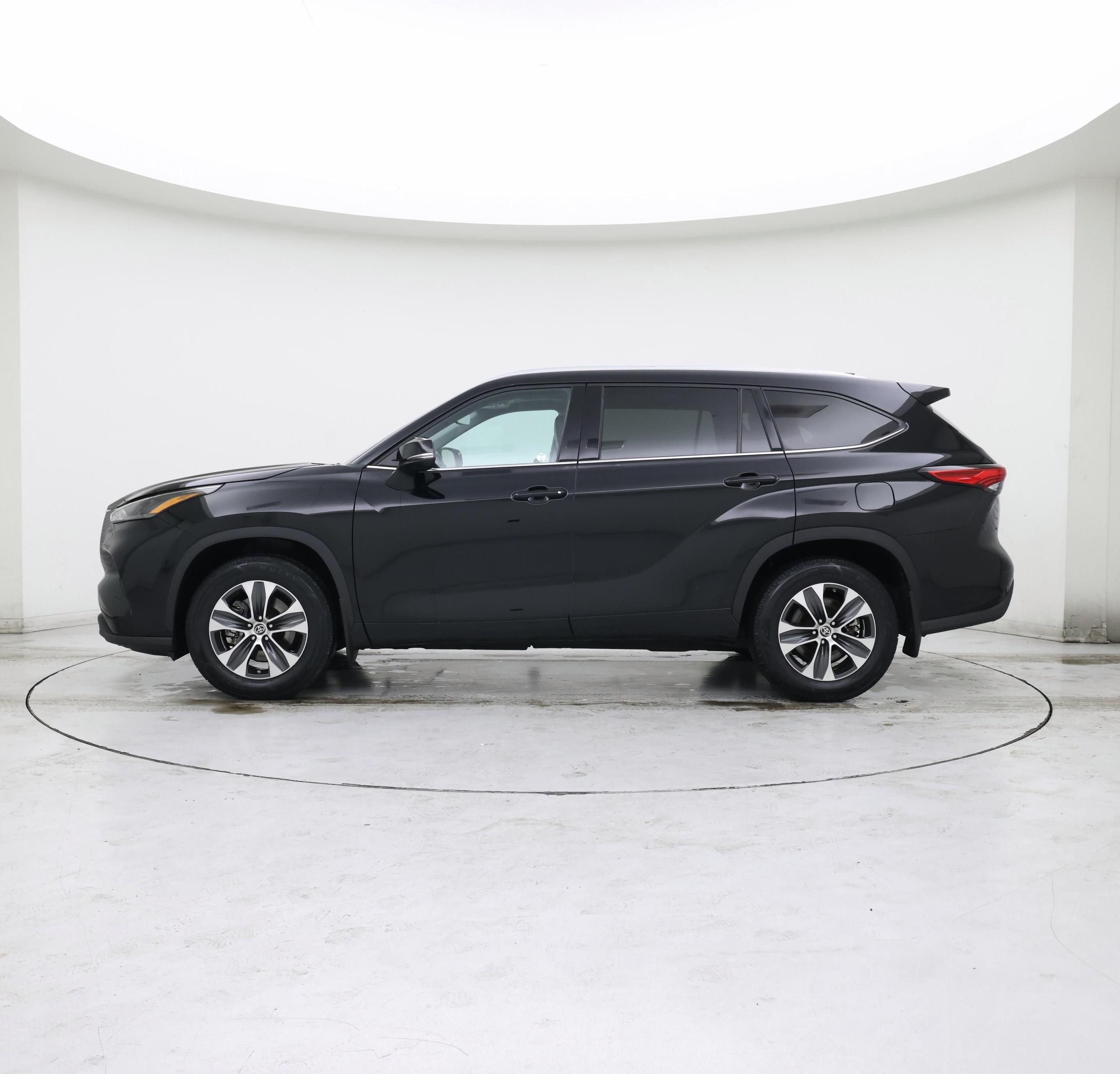 Thumbnail: 2022 Toyota Highlander - 3