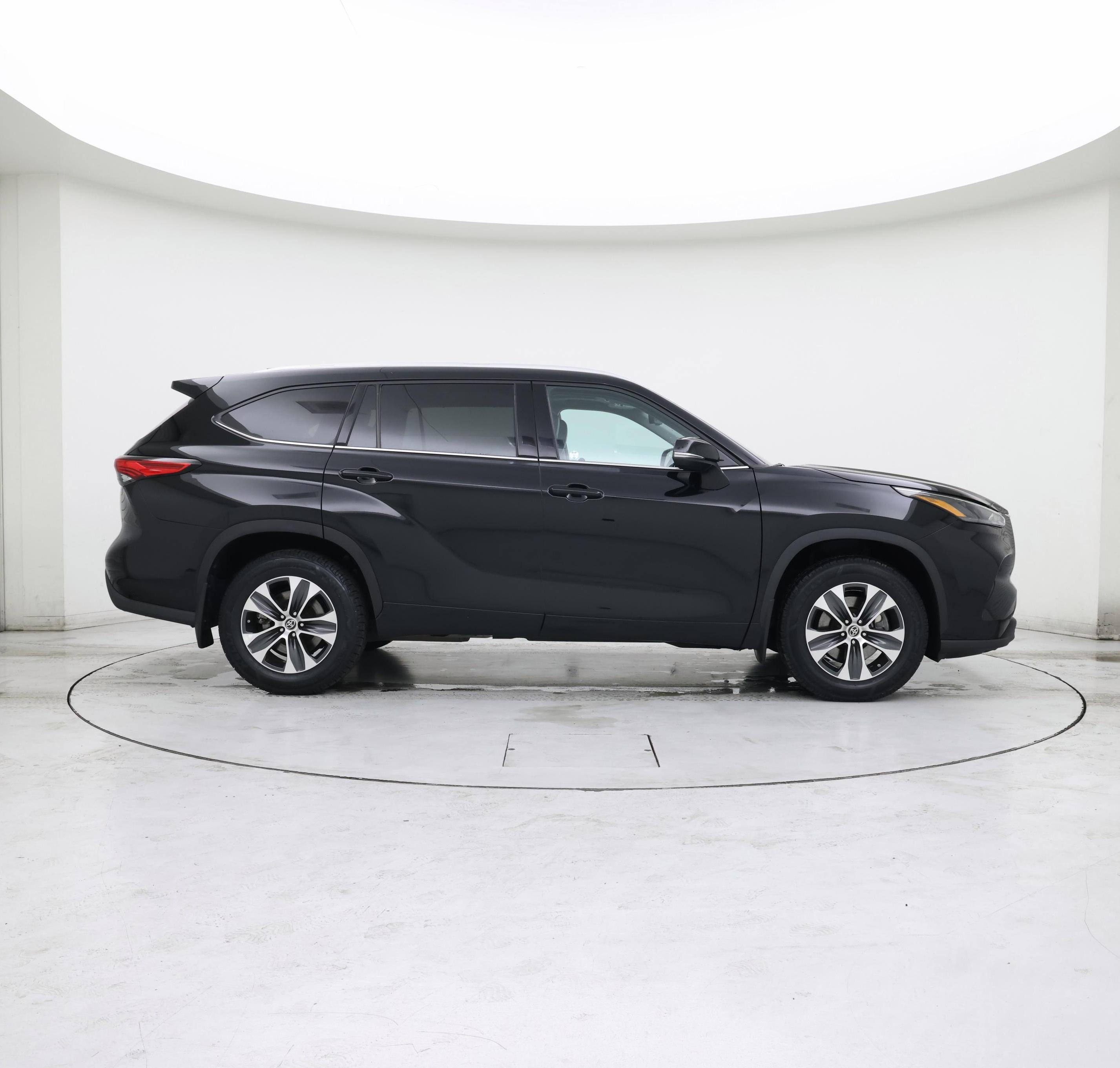 Thumbnail: 2022 Toyota Highlander - 7