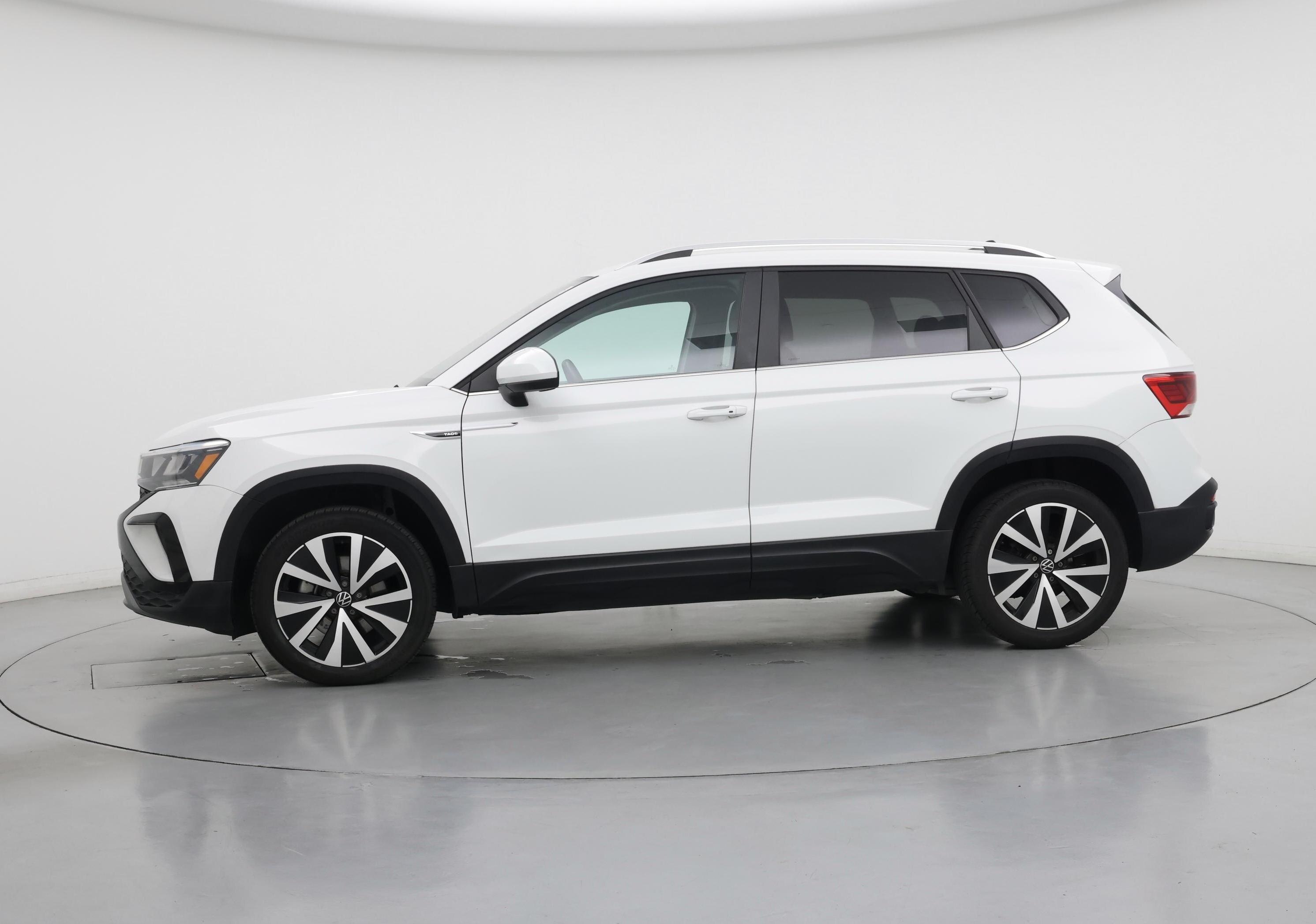 Thumbnail: 2022 Volkswagen Taos - 3