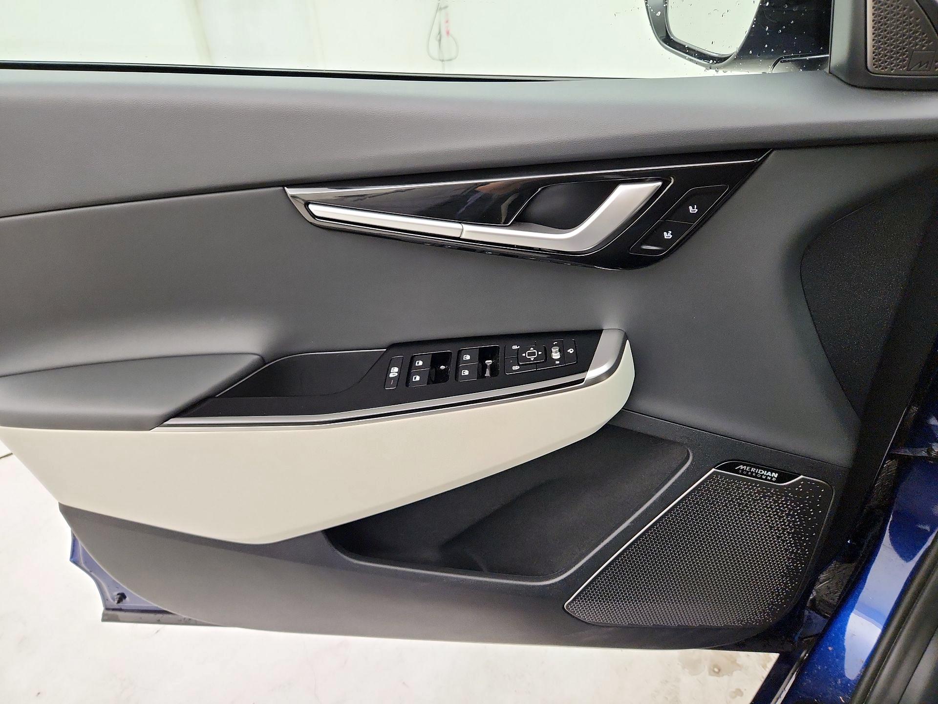 Thumbnail: 2023 Kia EV6 - 12