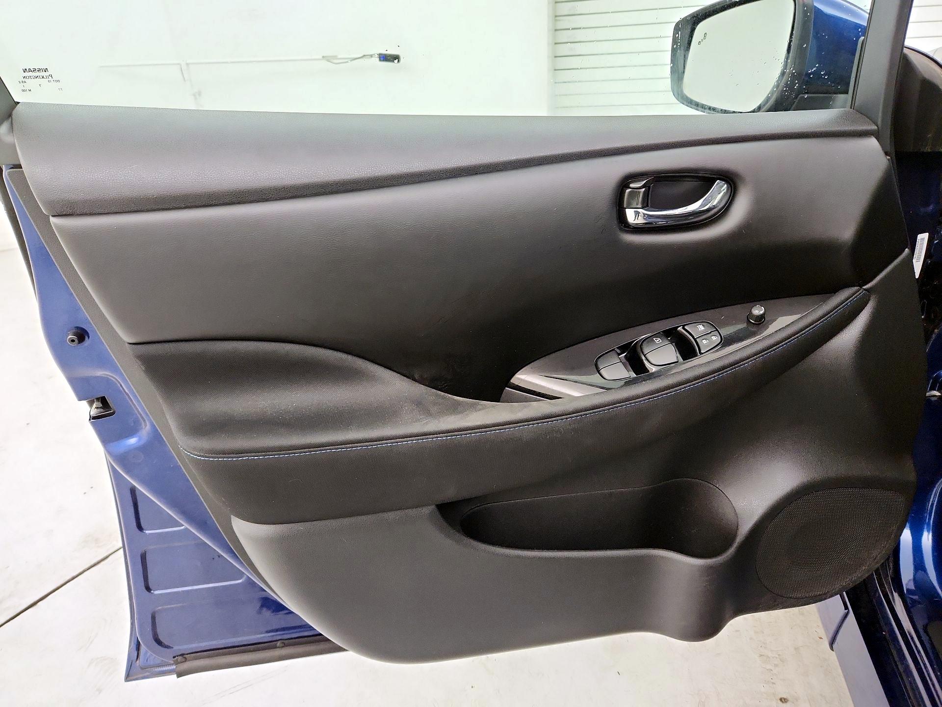 Thumbnail: 2022 Nissan Leaf - 12
