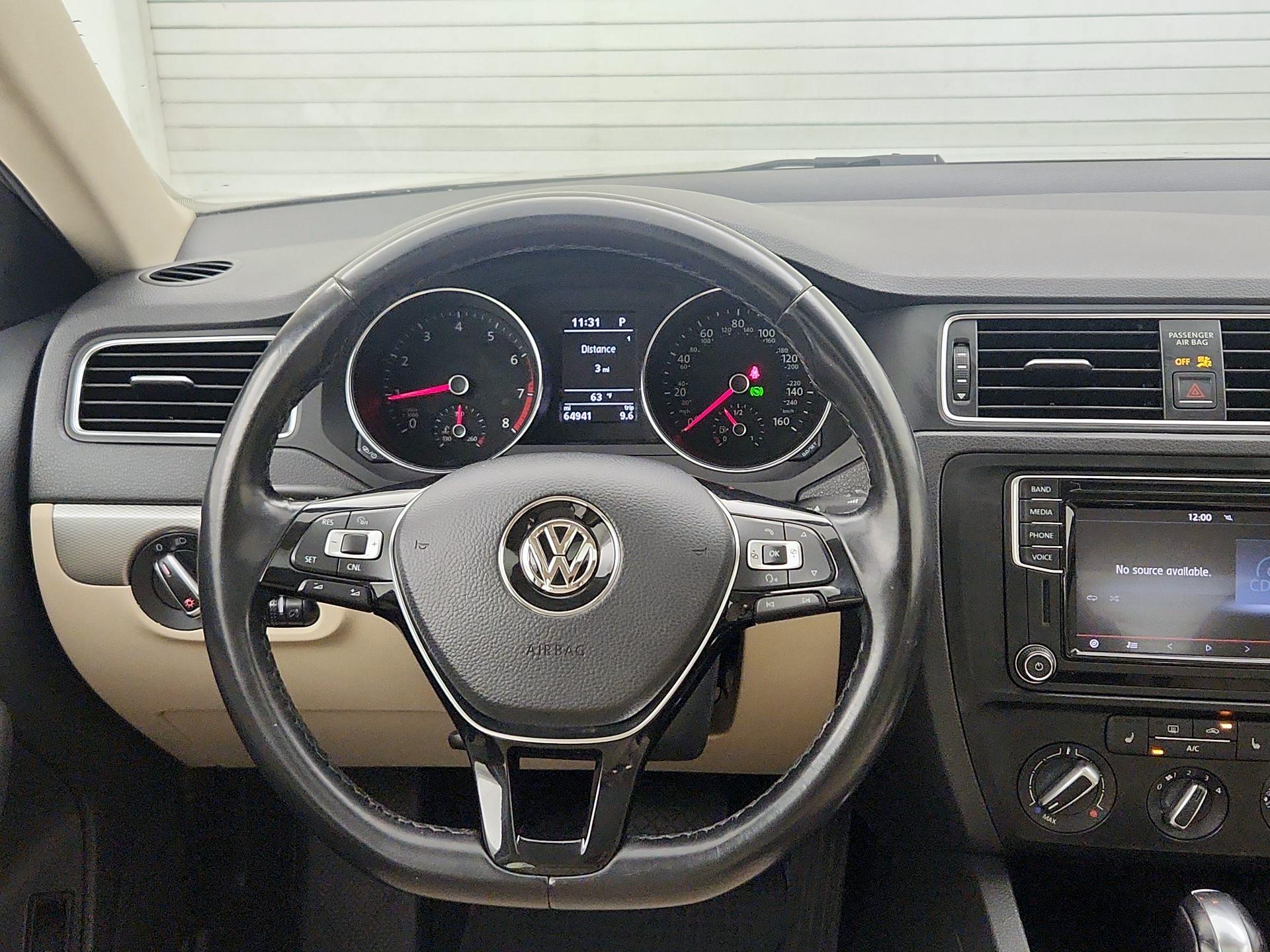 Thumbnail: 2017 Volkswagen Jetta - 10