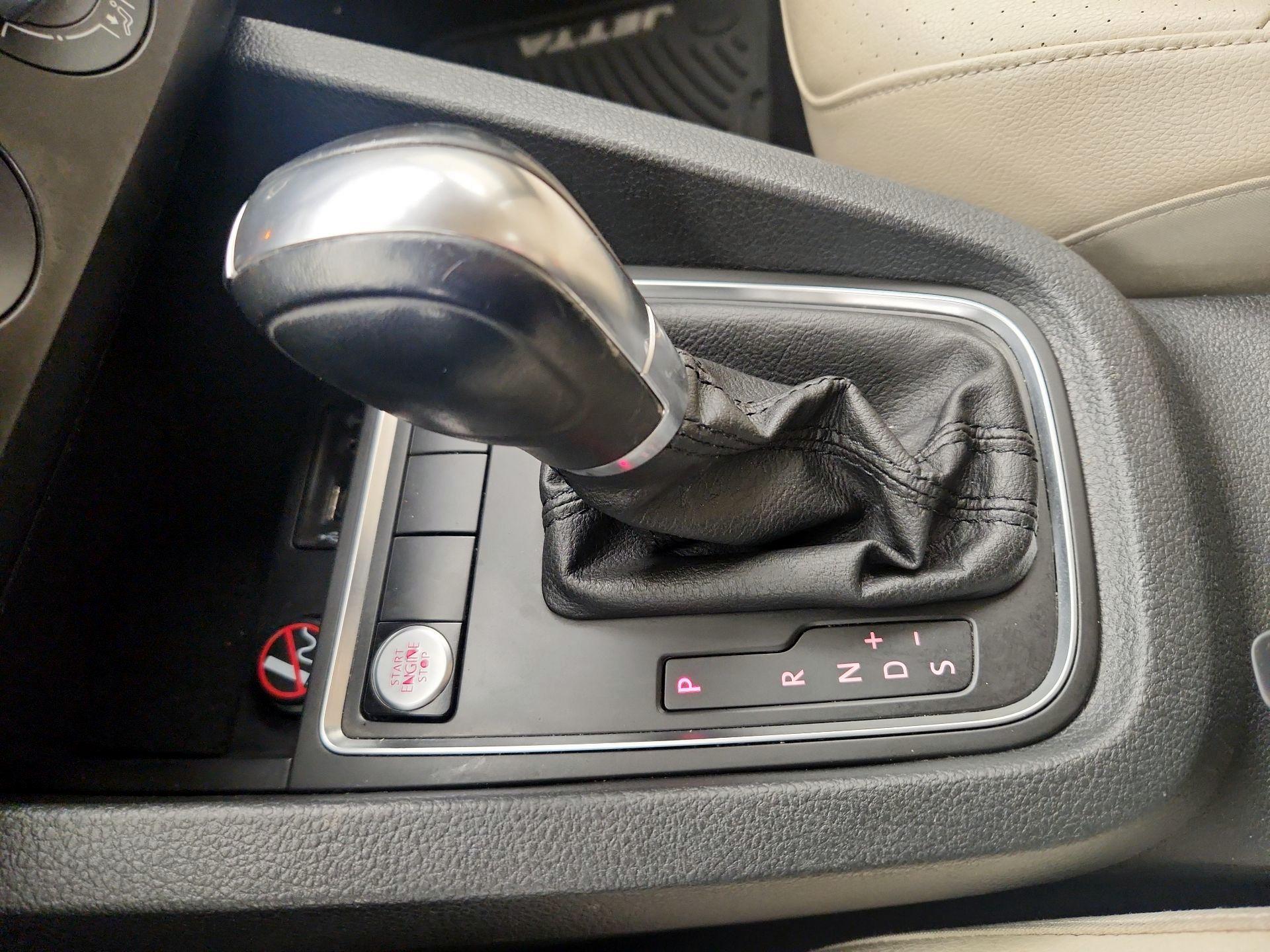 Thumbnail: 2017 Volkswagen Jetta - 17
