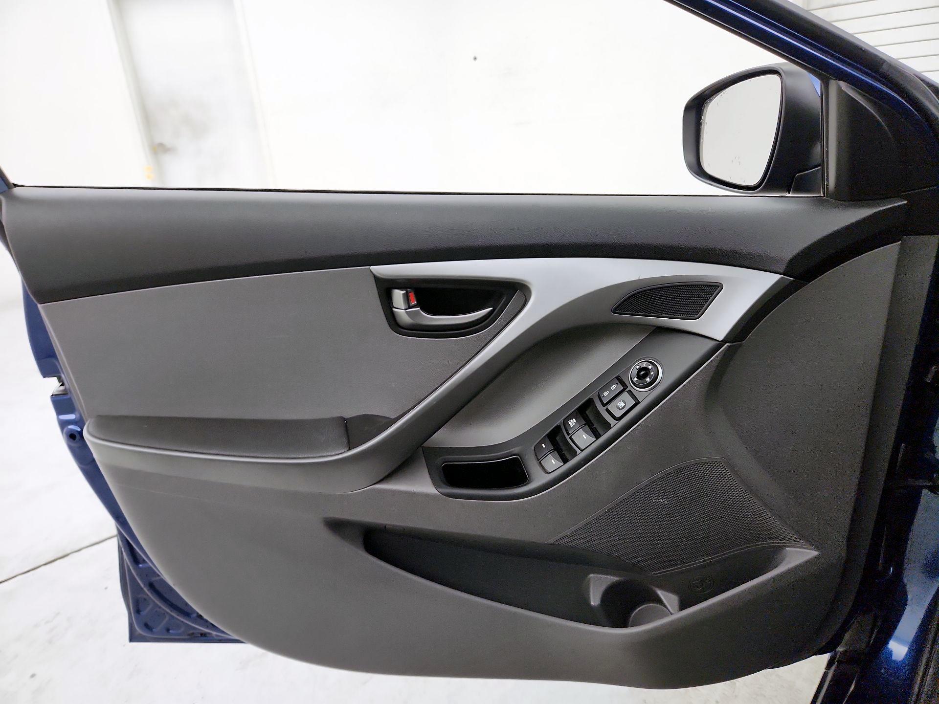 Thumbnail: 2016 Hyundai Elantra - 12