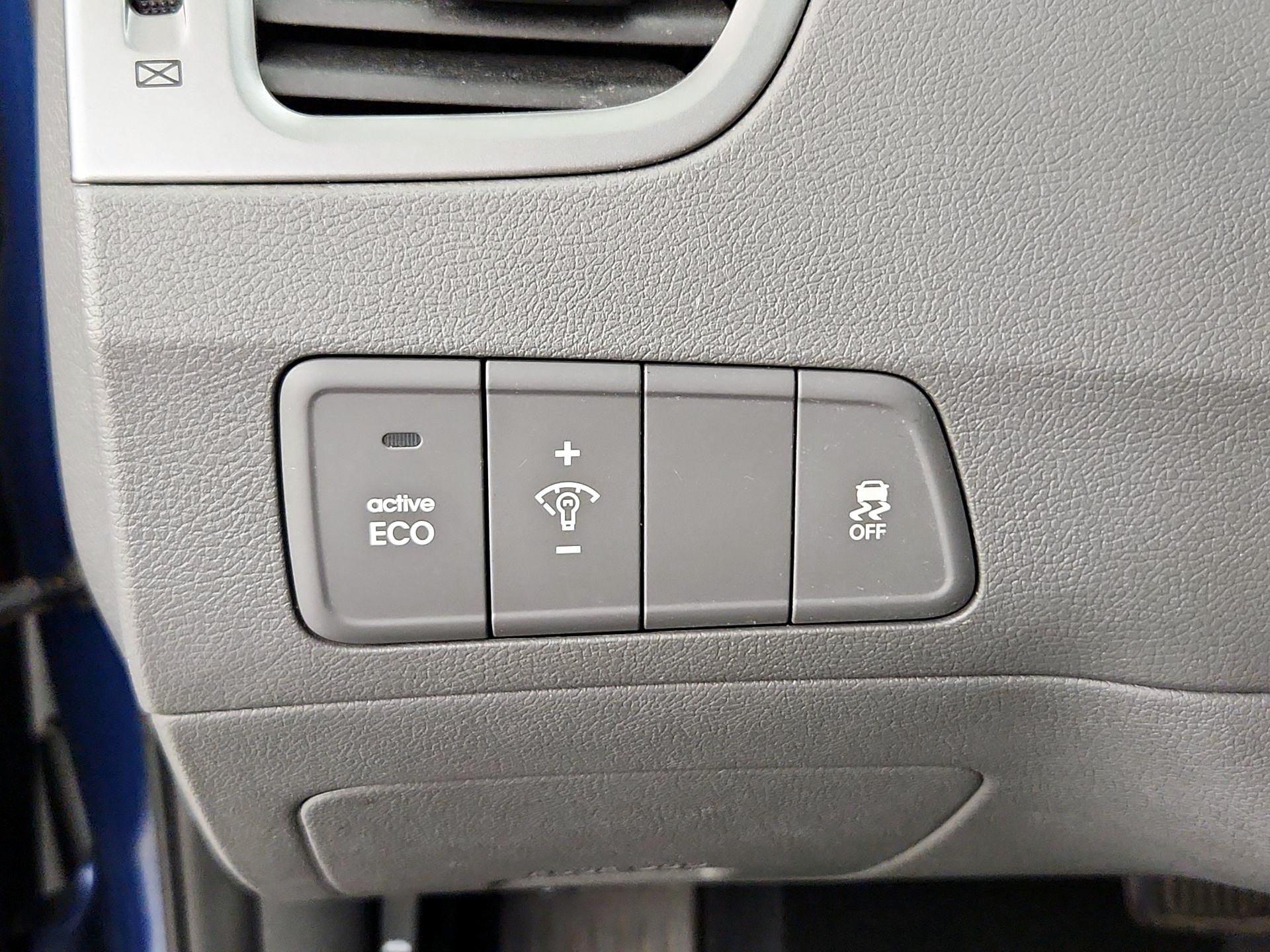 Thumbnail: 2016 Hyundai Elantra - 13