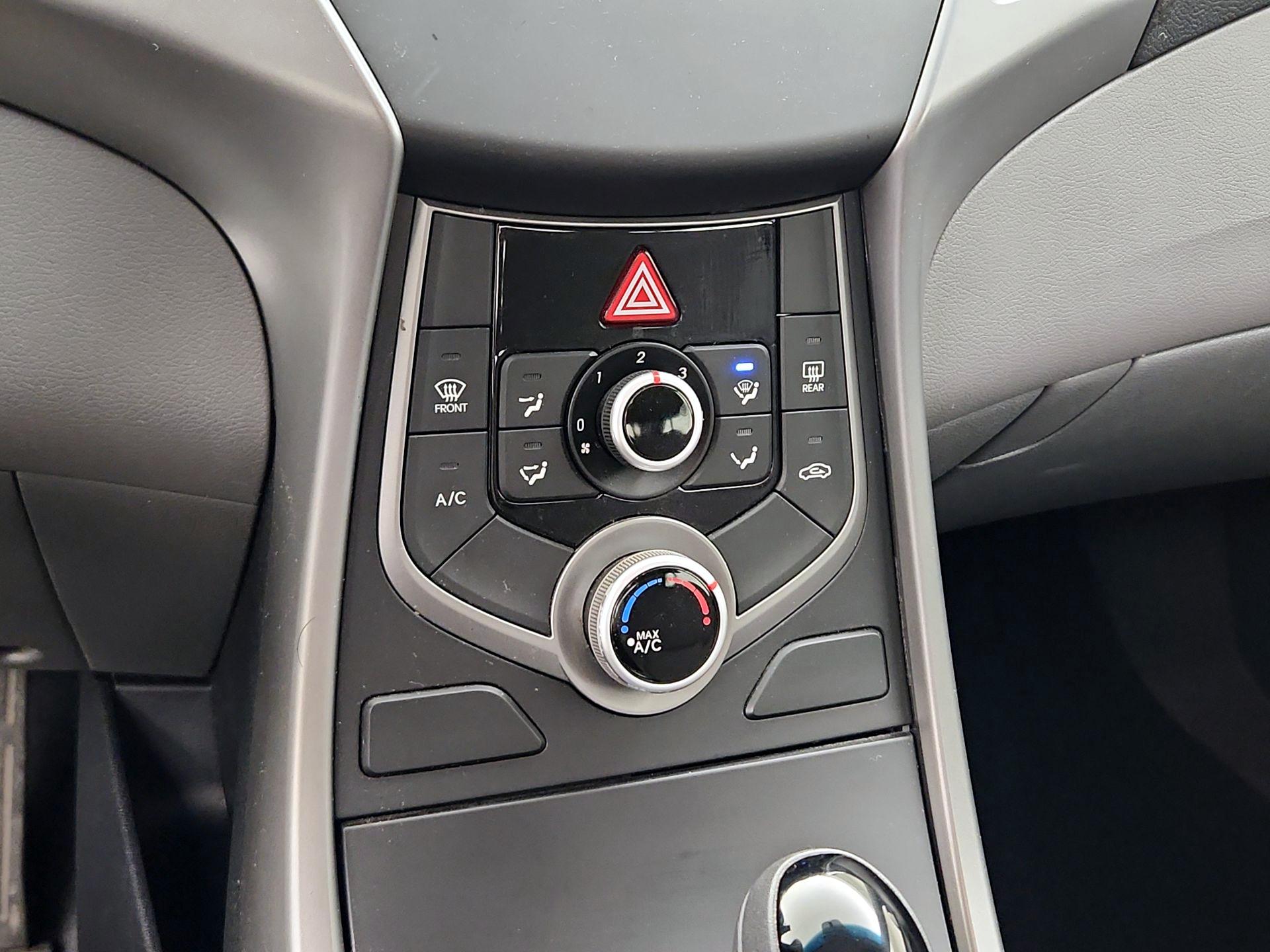 Thumbnail: 2016 Hyundai Elantra - 16