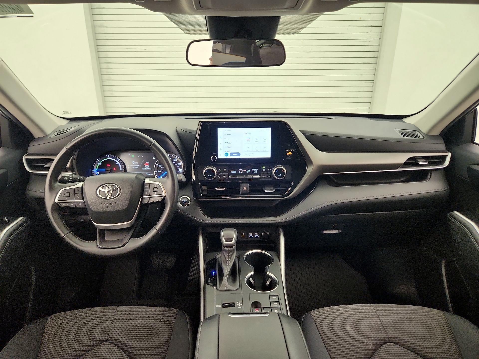 Thumbnail: 2023 Toyota Highlander - 9