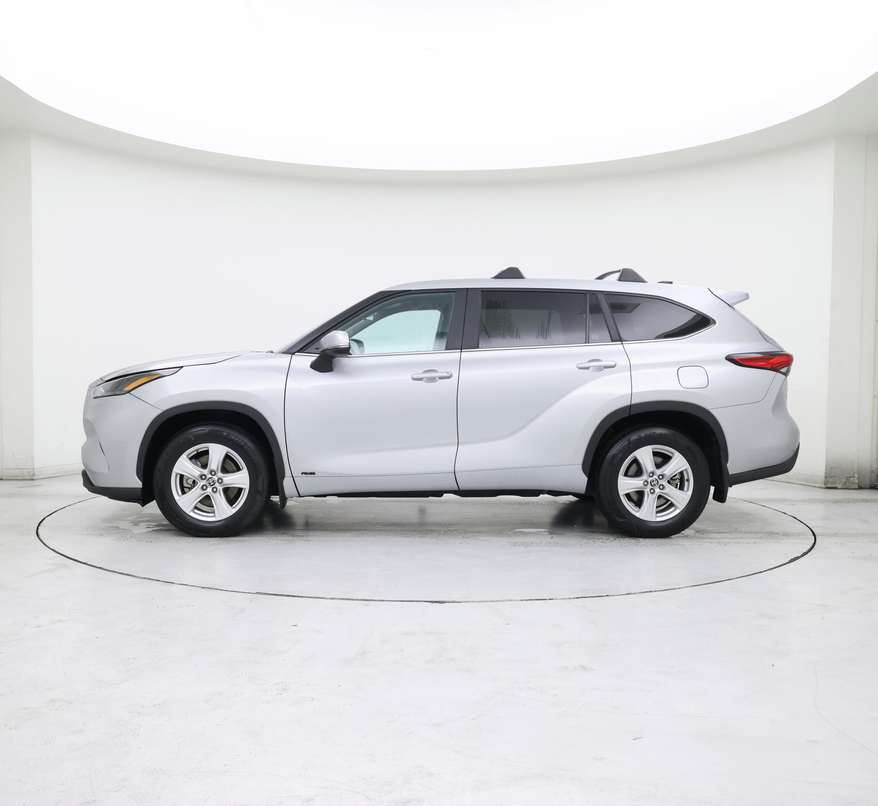 Thumbnail: 2023 Toyota Highlander - 3