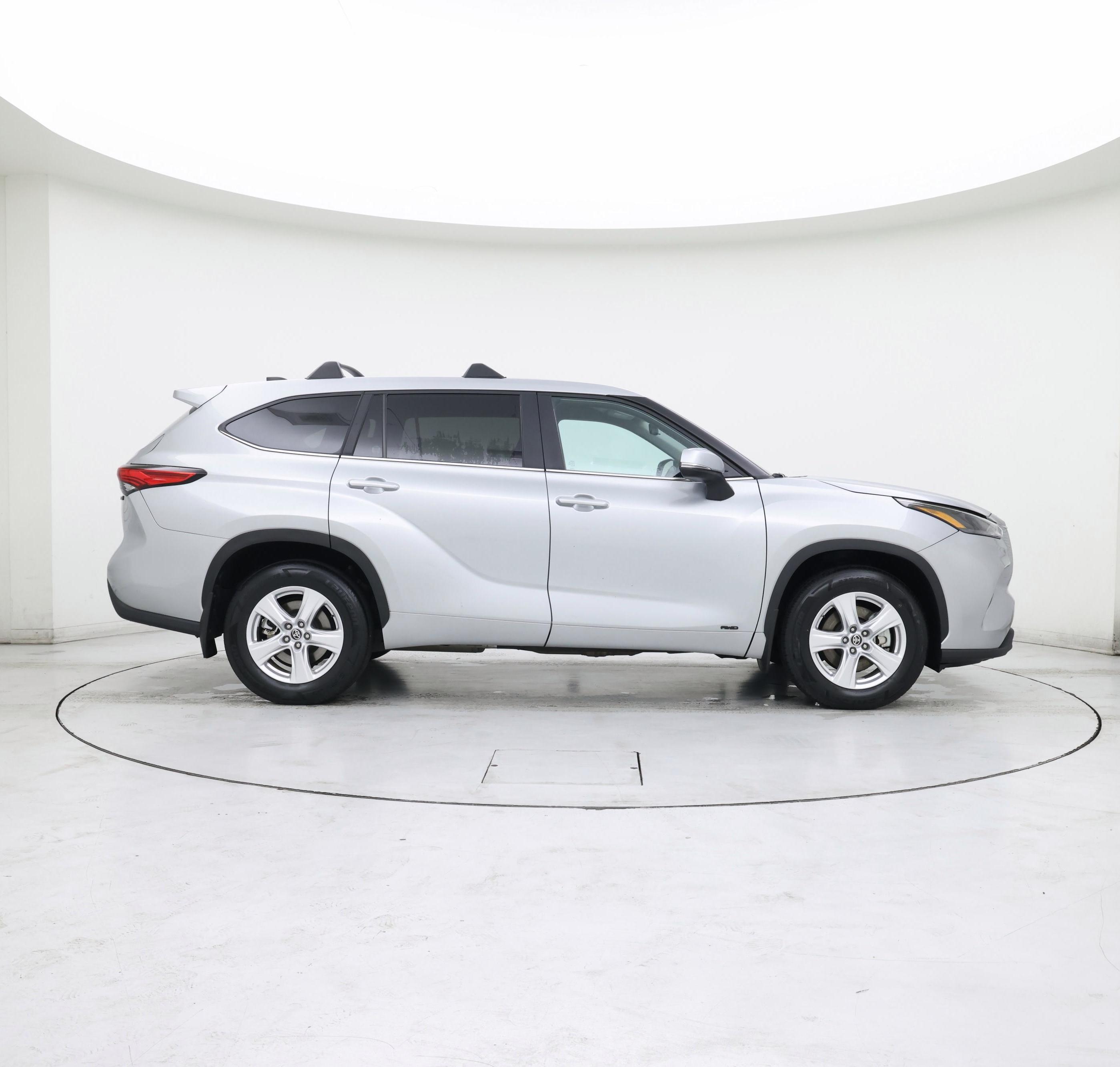 Thumbnail: 2023 Toyota Highlander - 7
