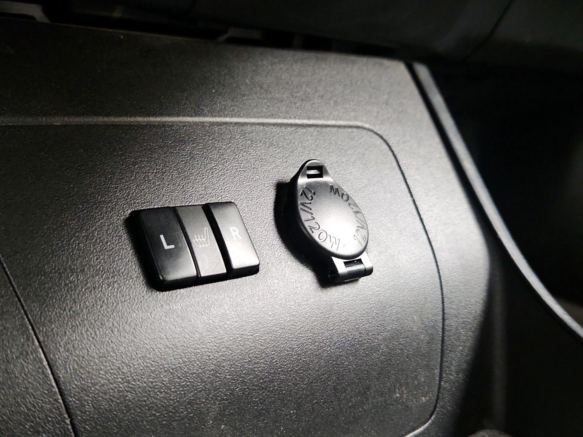 Thumbnail: 2014 Toyota Prius - 19