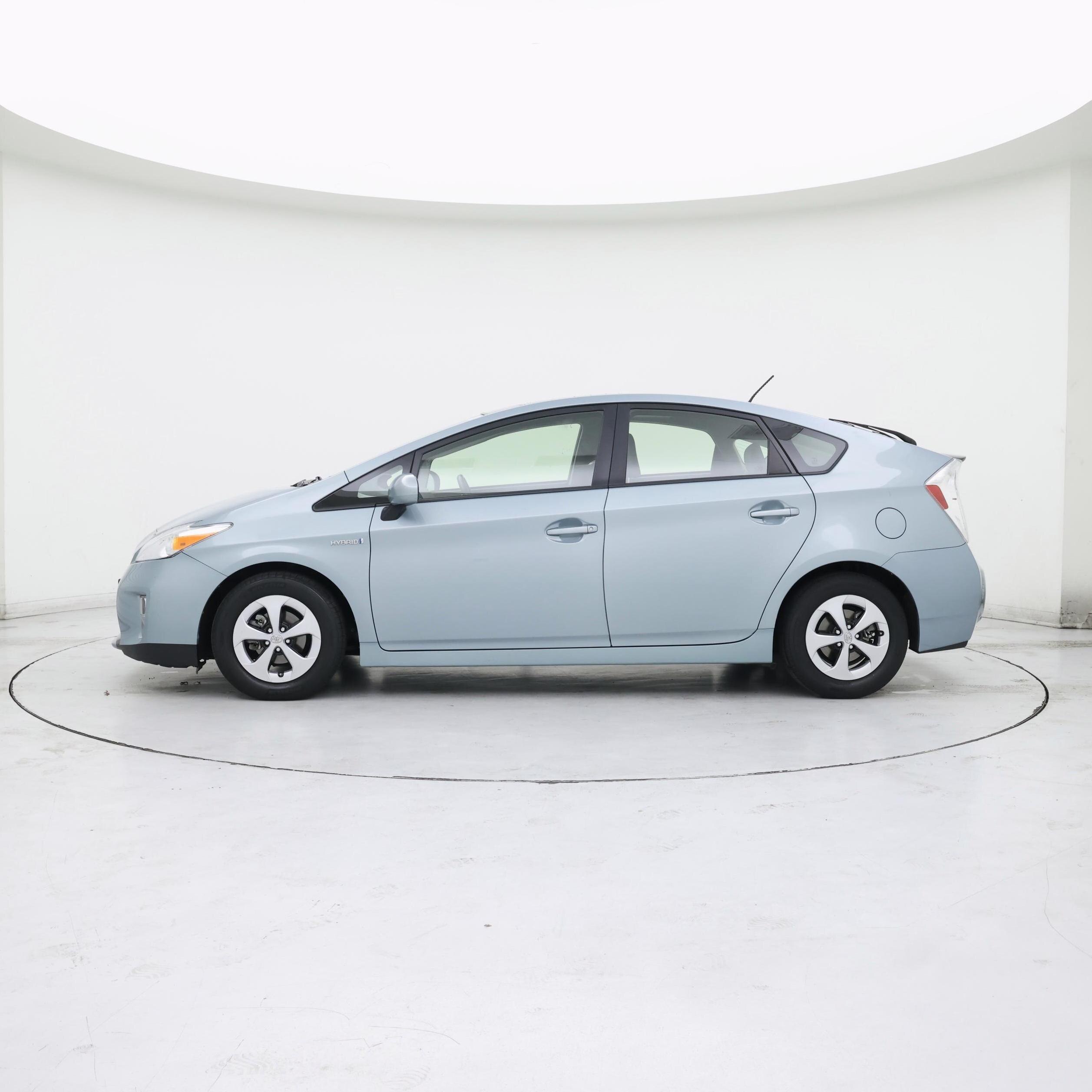 Thumbnail: 2014 Toyota Prius - 3