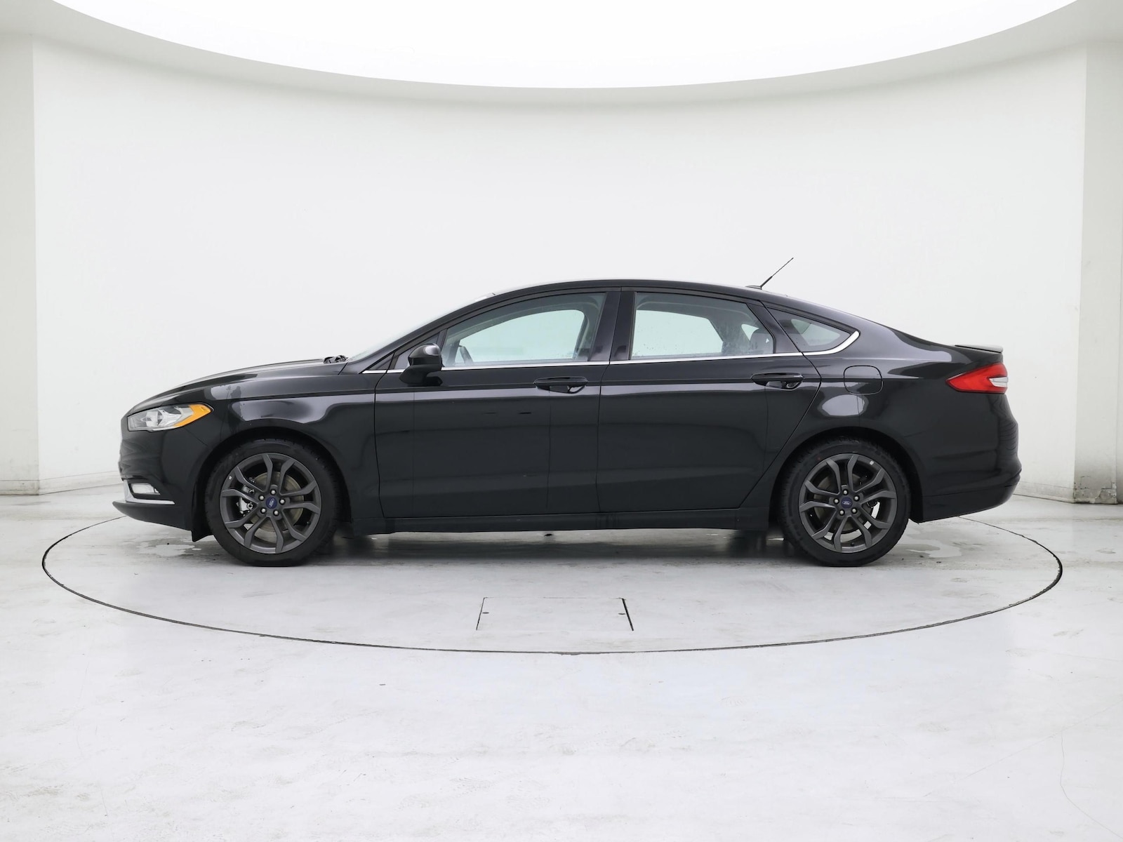 2018 Ford Fusion SE - Photo 4