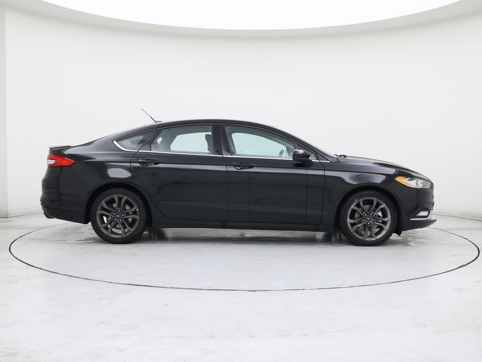 2018 Ford Fusion SE - Photo 8