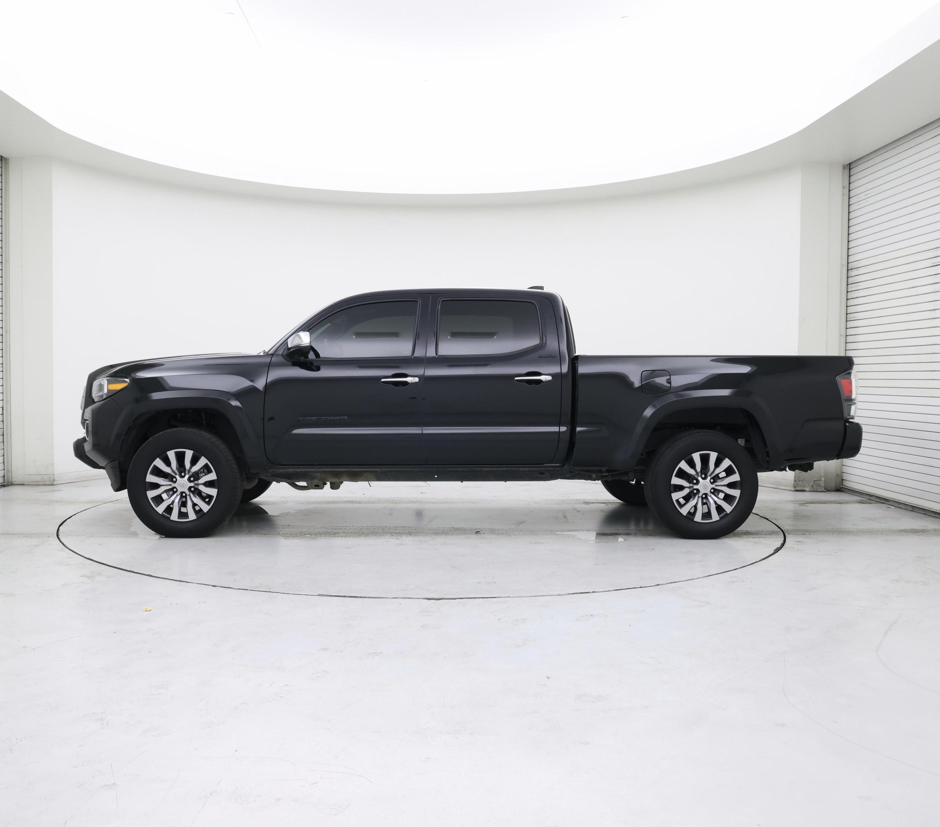 Thumbnail: 2022 Toyota Tacoma - 3