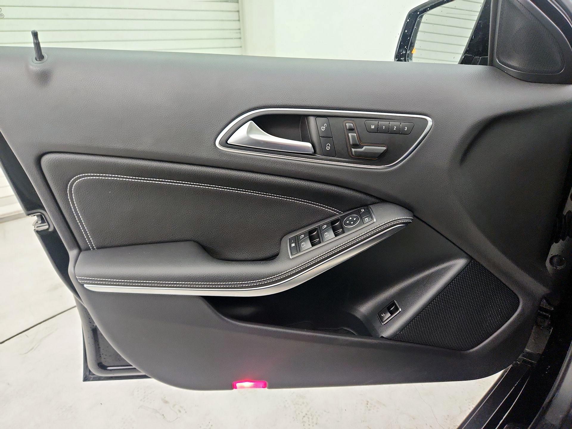 Thumbnail: 2016 Mercedes-Benz GLA - 10