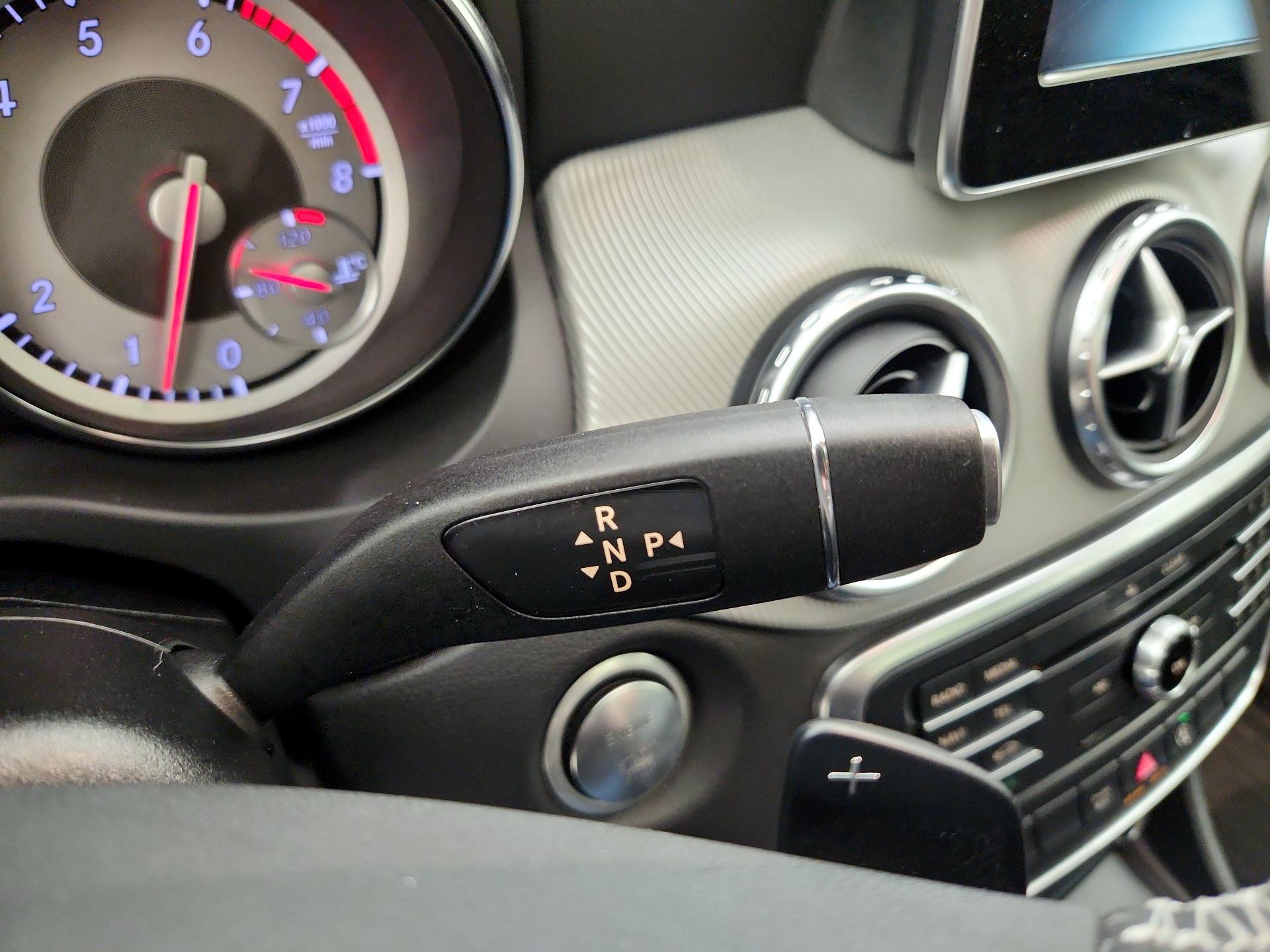 Thumbnail: 2016 Mercedes-Benz GLA - 16