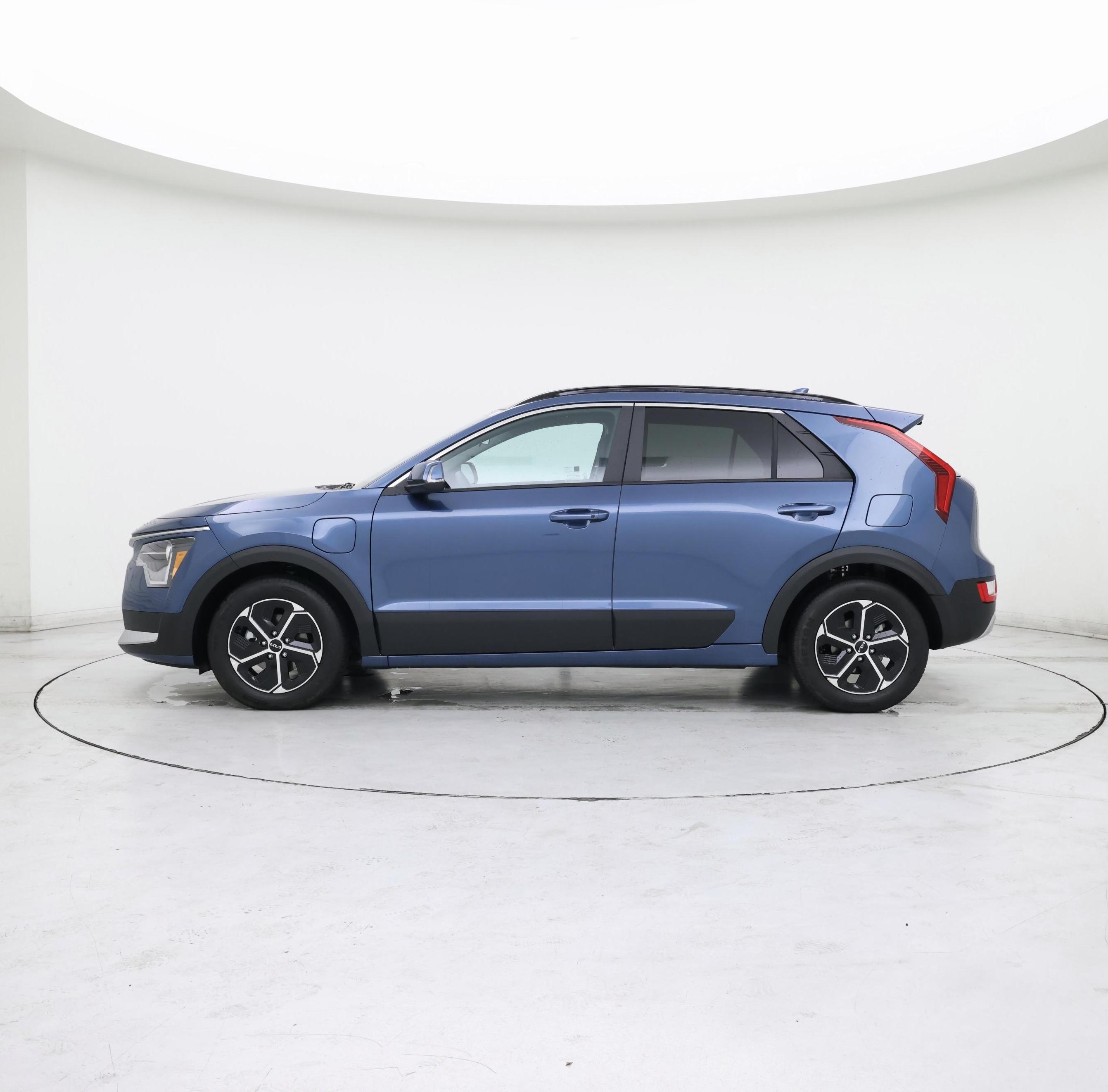 Thumbnail: 2023 Kia Niro - 3