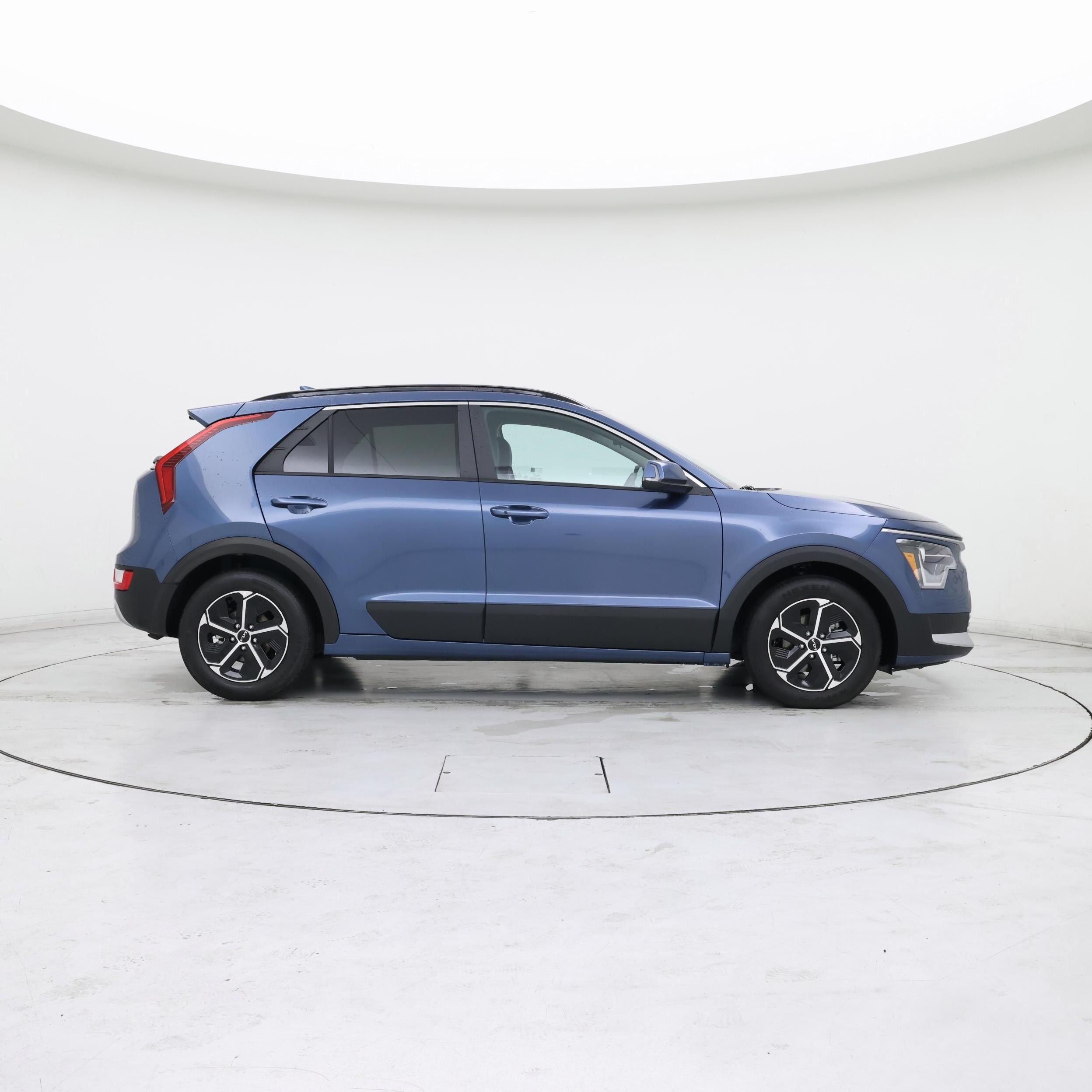 Thumbnail: 2023 Kia Niro - 7