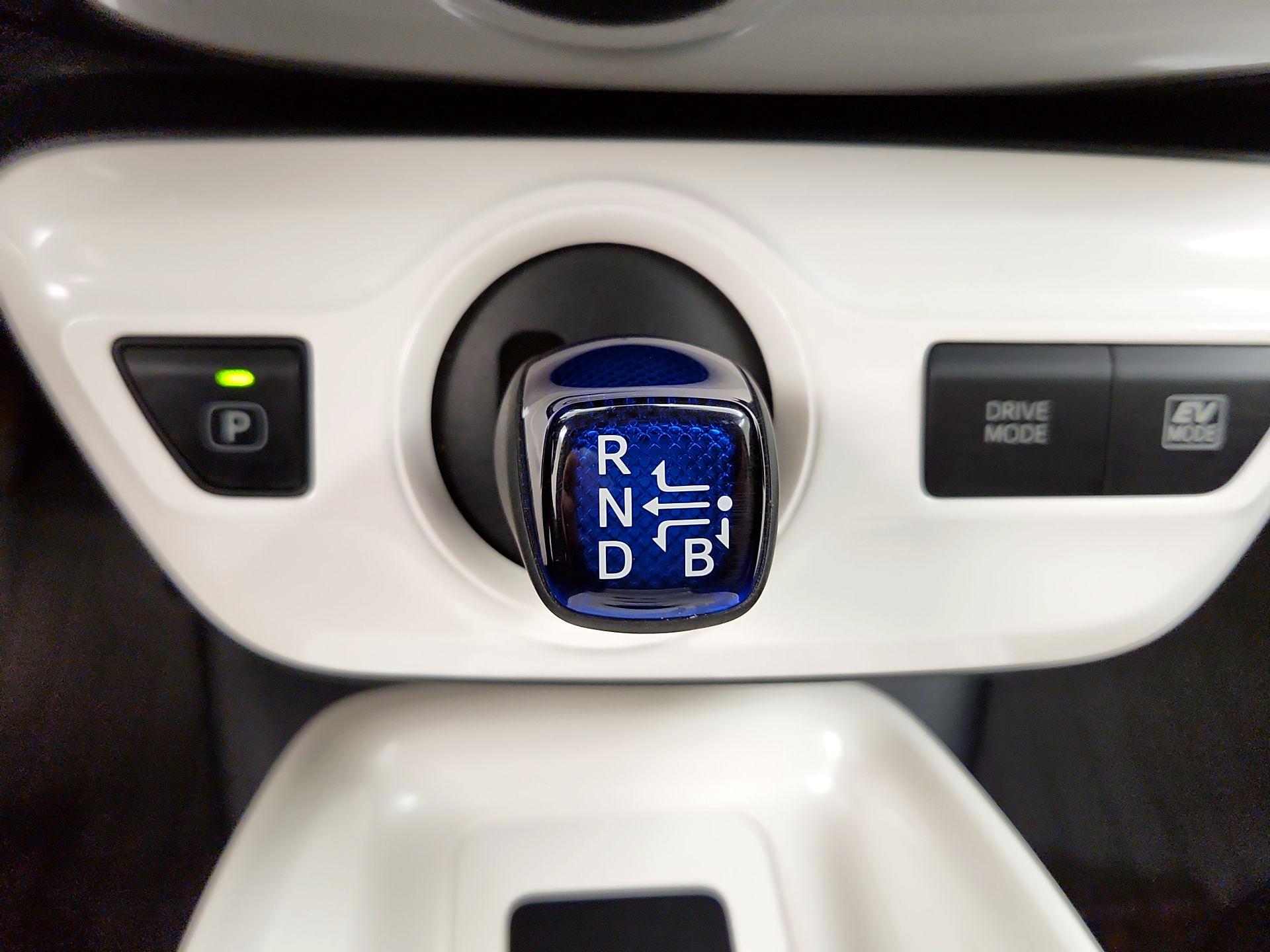 Thumbnail: 2016 Toyota Prius - 17