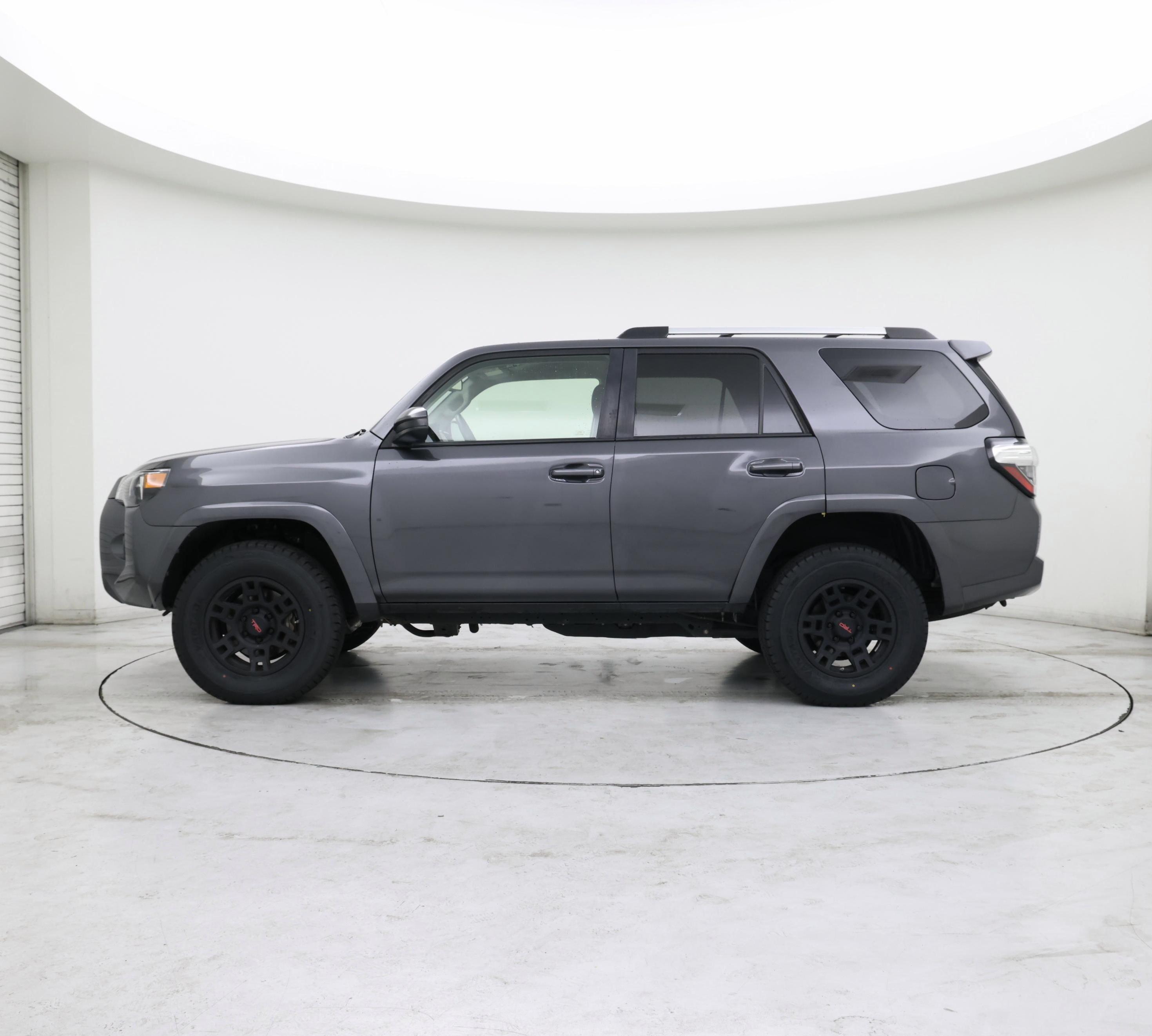 Thumbnail: 2020 Toyota 4Runner - 3