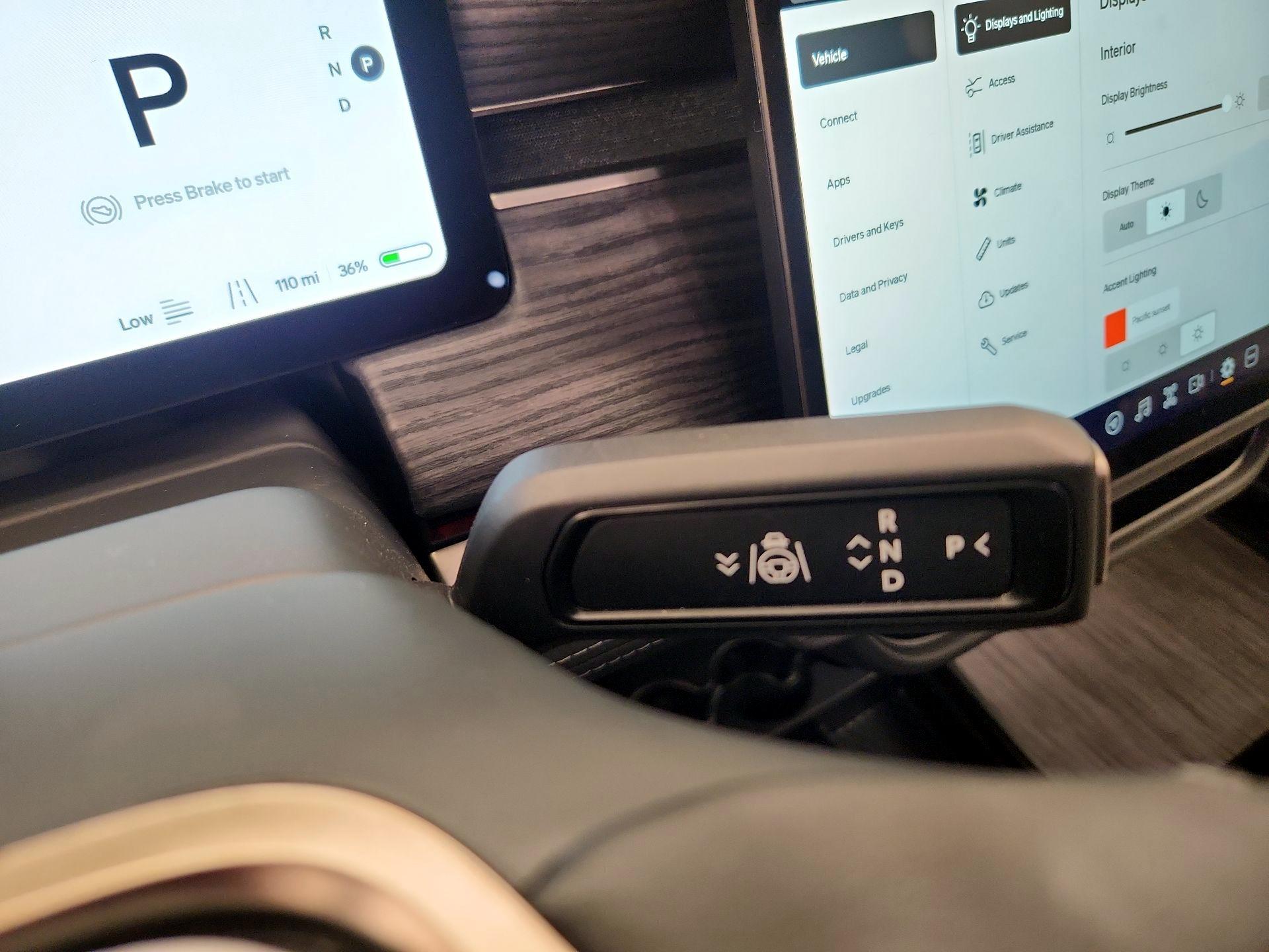Thumbnail: 2023 Rivian R1S - 17