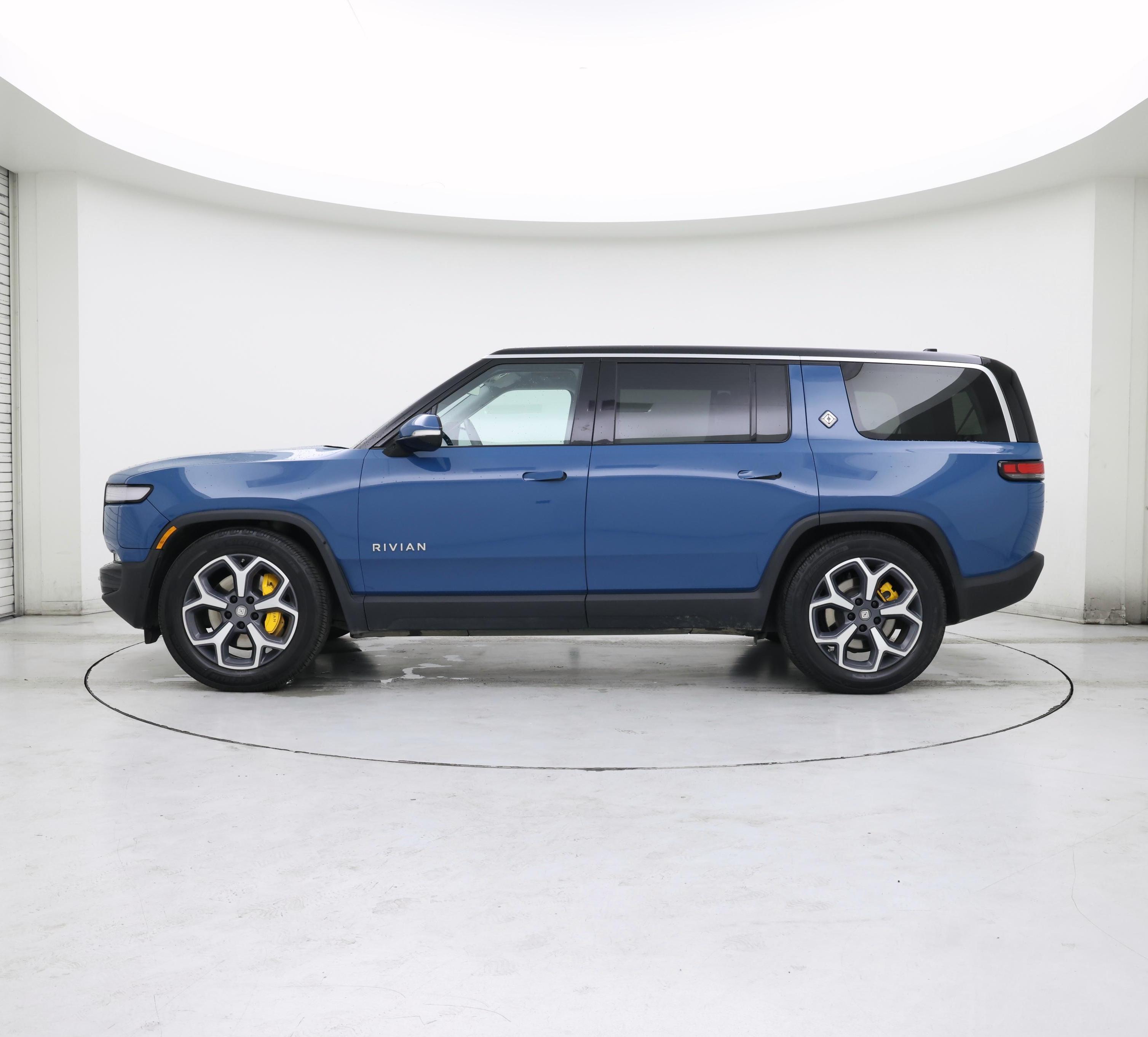 Thumbnail: 2023 Rivian R1S - 3