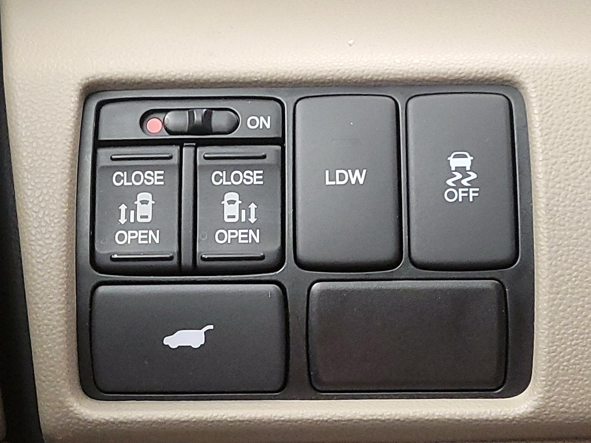 Thumbnail: 2015 Honda Odyssey - 13