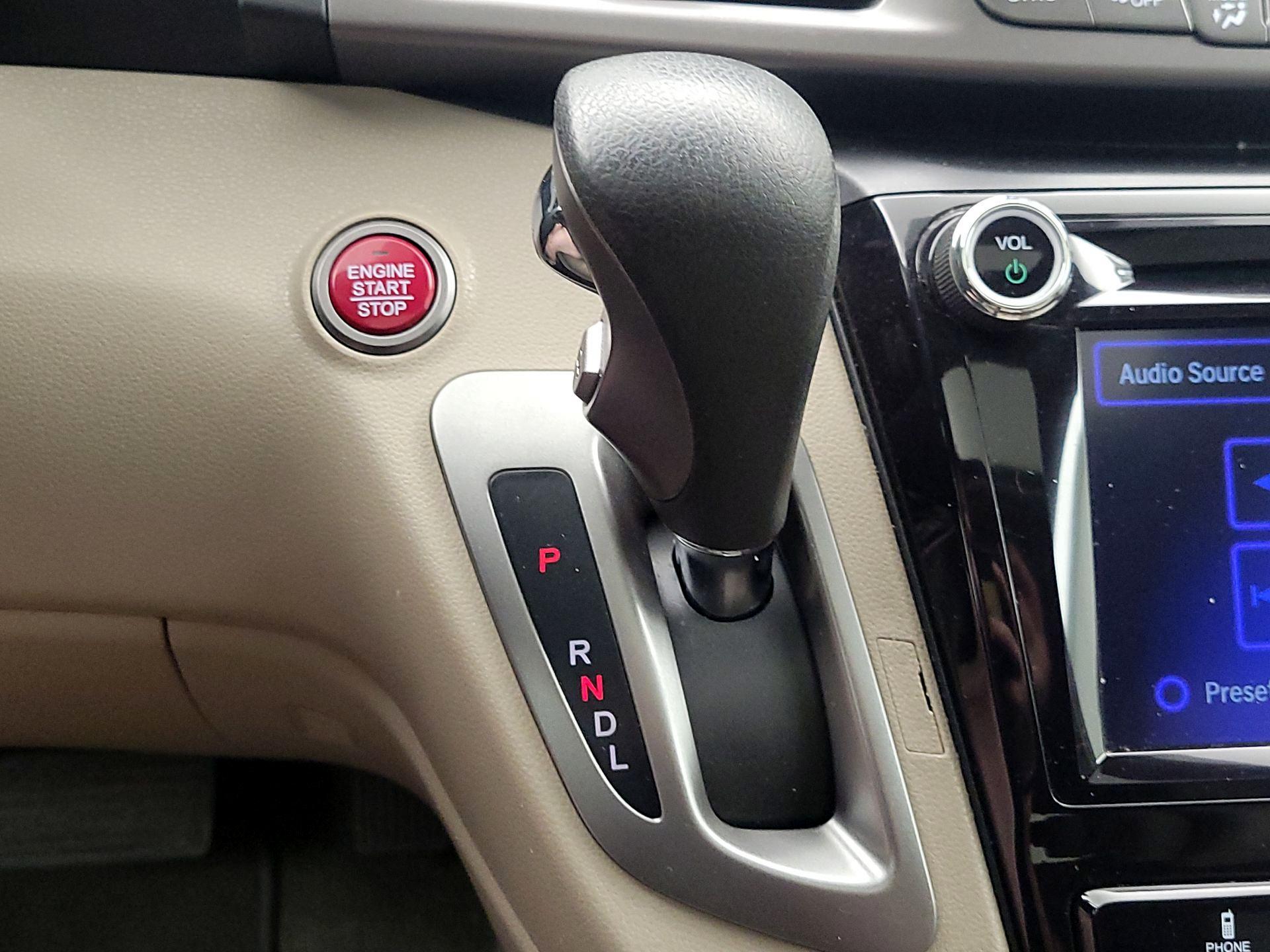 Thumbnail: 2015 Honda Odyssey - 17