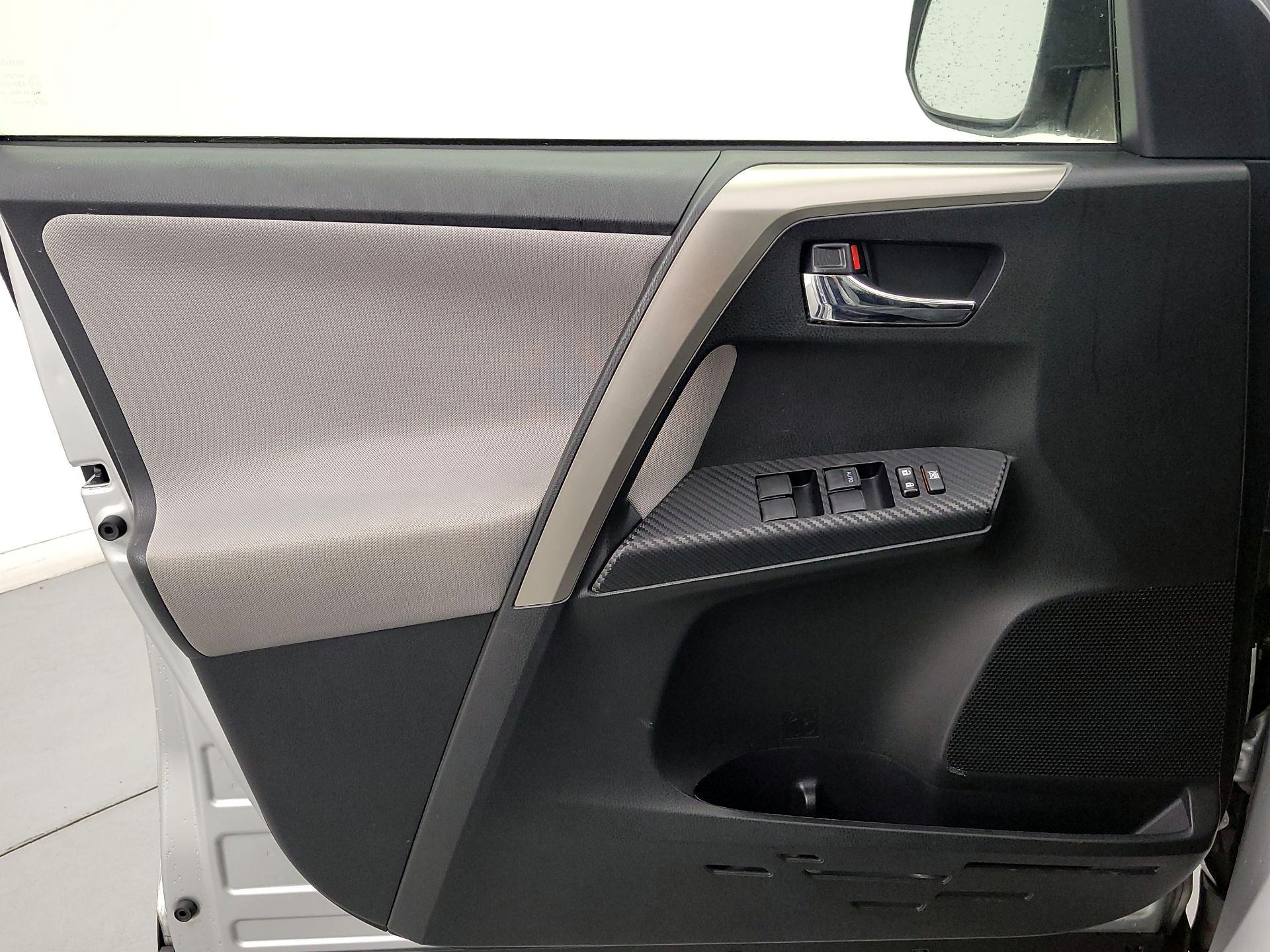 Thumbnail: 2015 Toyota RAV4 - 12