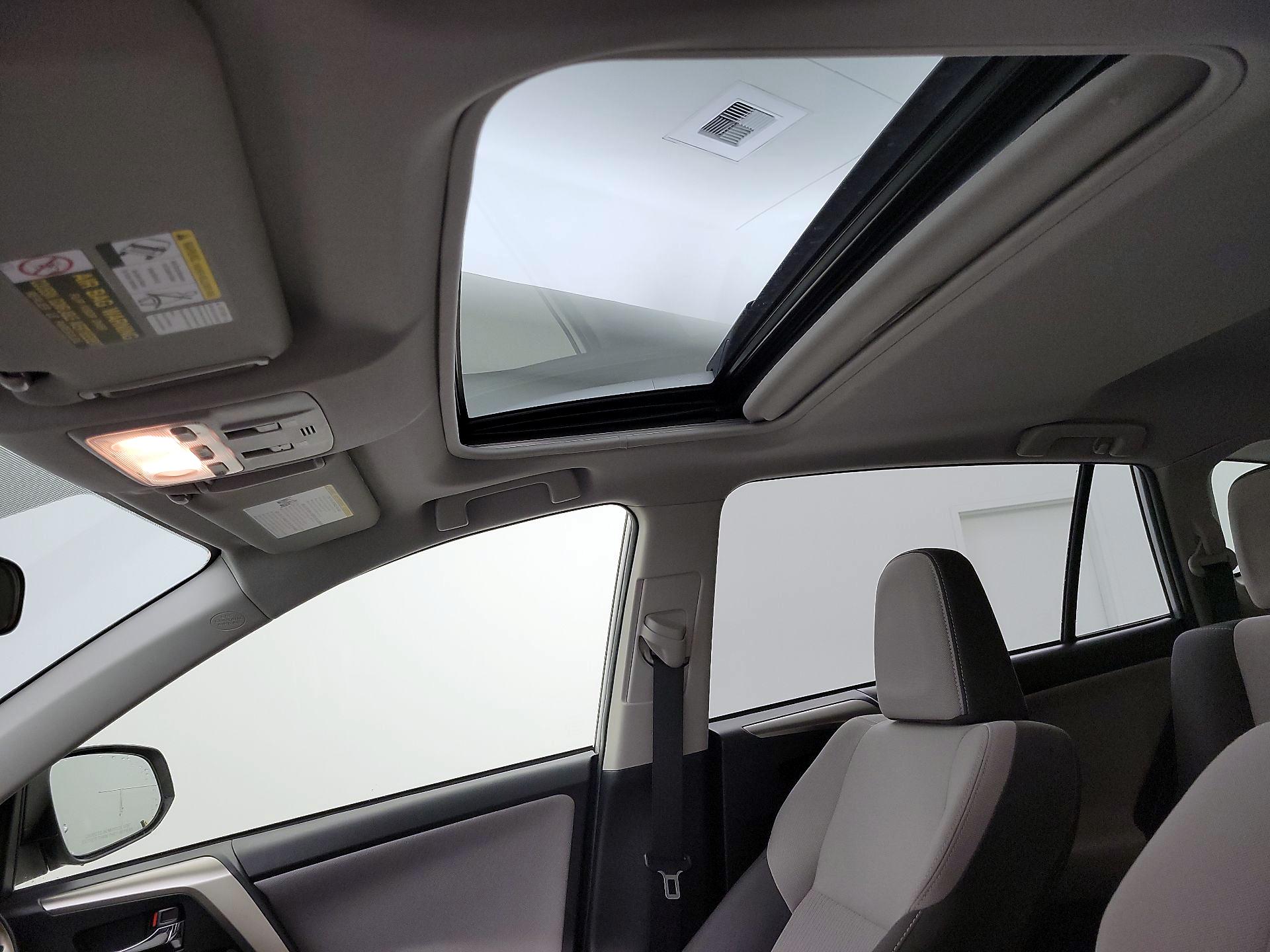 Thumbnail: 2015 Toyota RAV4 - 19